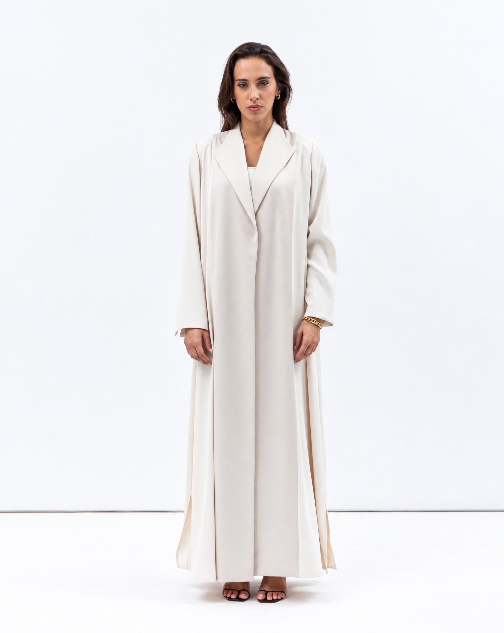 Straight Cut Abaya in Cream with Satin Lapel - CHIKA - MIRA Y MANO