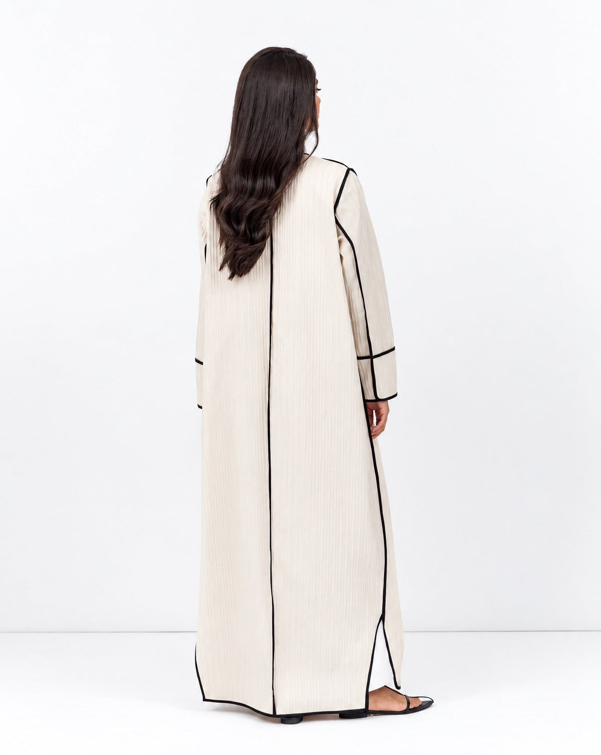 Structured Abaya in Creme with Black Piping Details - CHIKA - MIRA Y MANO