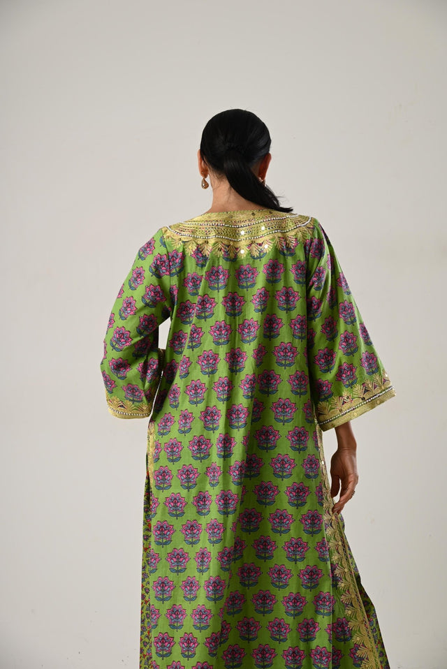 DM25 - R04 G KAFTAN - DAR ALMUZN - MIRA Y MANO