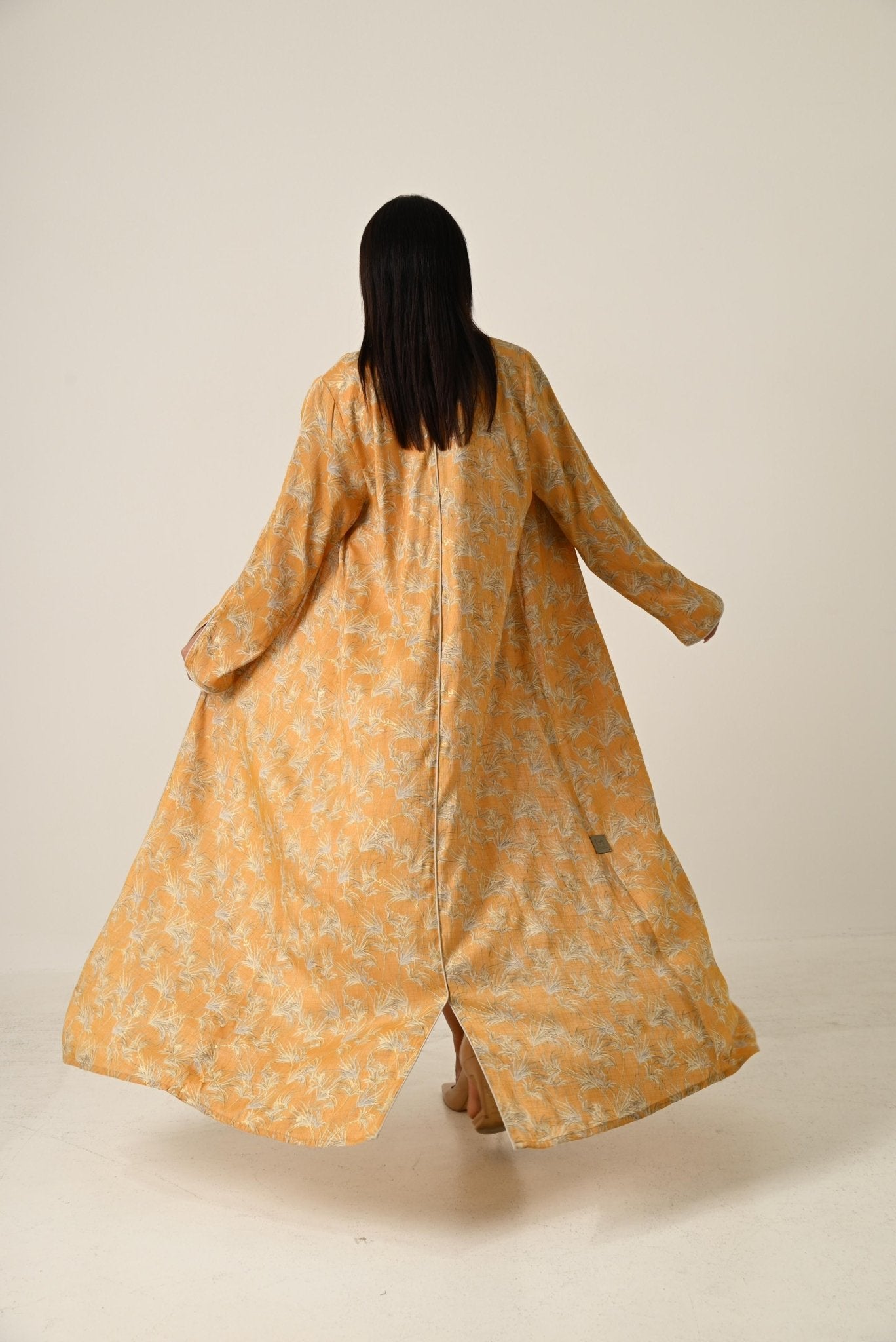 DM26 - A01 Y ABAYA - DAR ALMUZN - MIRA Y MANO