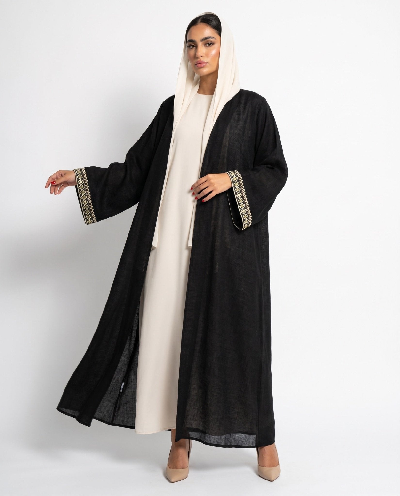 PATTERN CROSS BLACK ABAYA - DAR TARAF - MIRA Y MANO