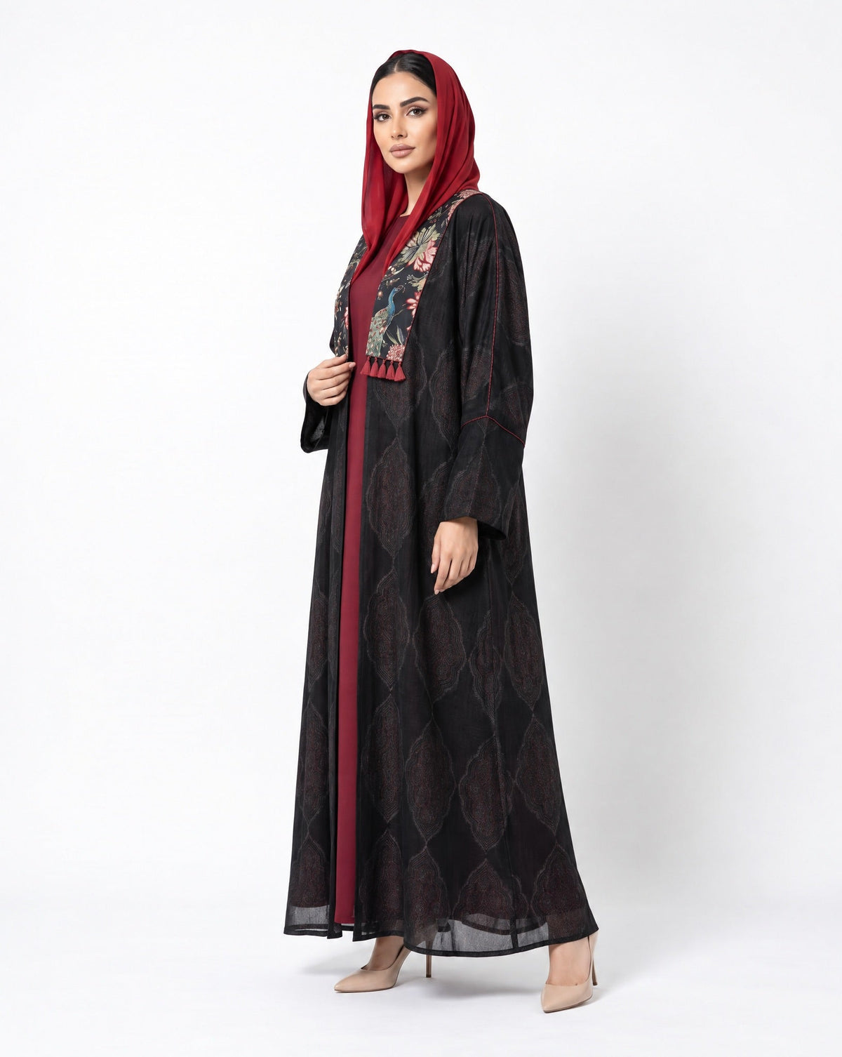 PEACOCK IN BEADS ABAYA - DAR TARAF - MIRA Y MANO