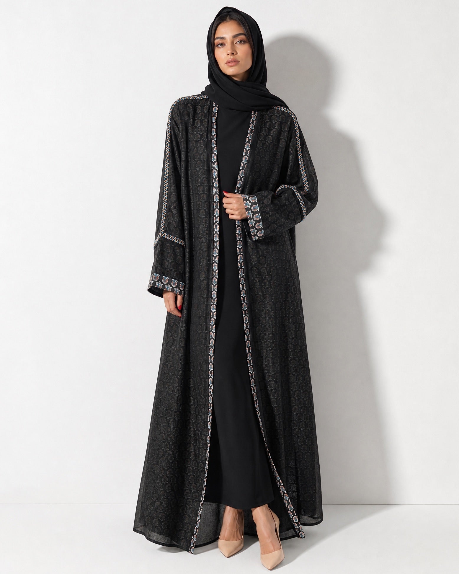 SC26TR6004-BK-1 ABAYA - DAR TARAF - MIRA Y MANO