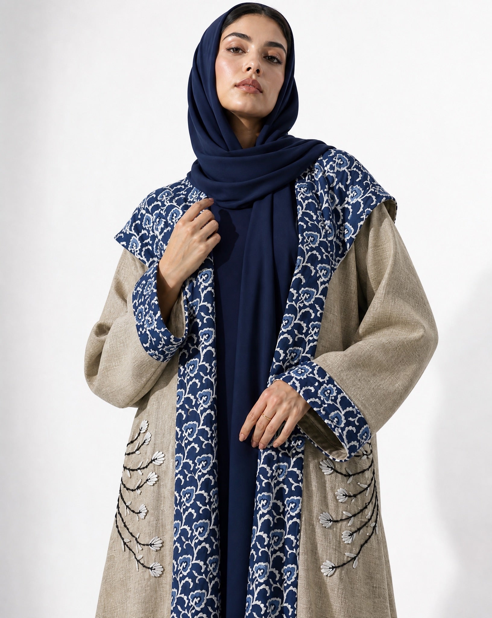 SC26TR6005-BI ABAYA - DAR TARAF - MIRA Y MANO