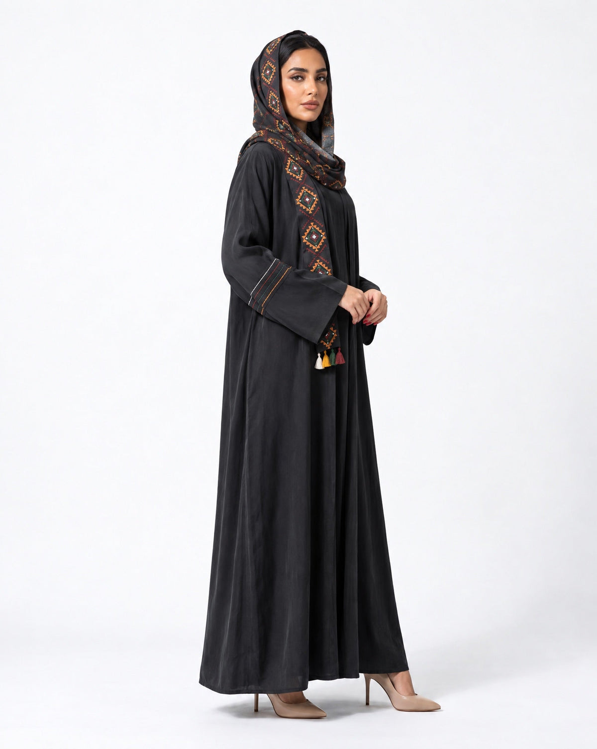 SILK IN WASH WITH COLLAR BLACK ABAYA - DAR TARAF - MIRA Y MANO