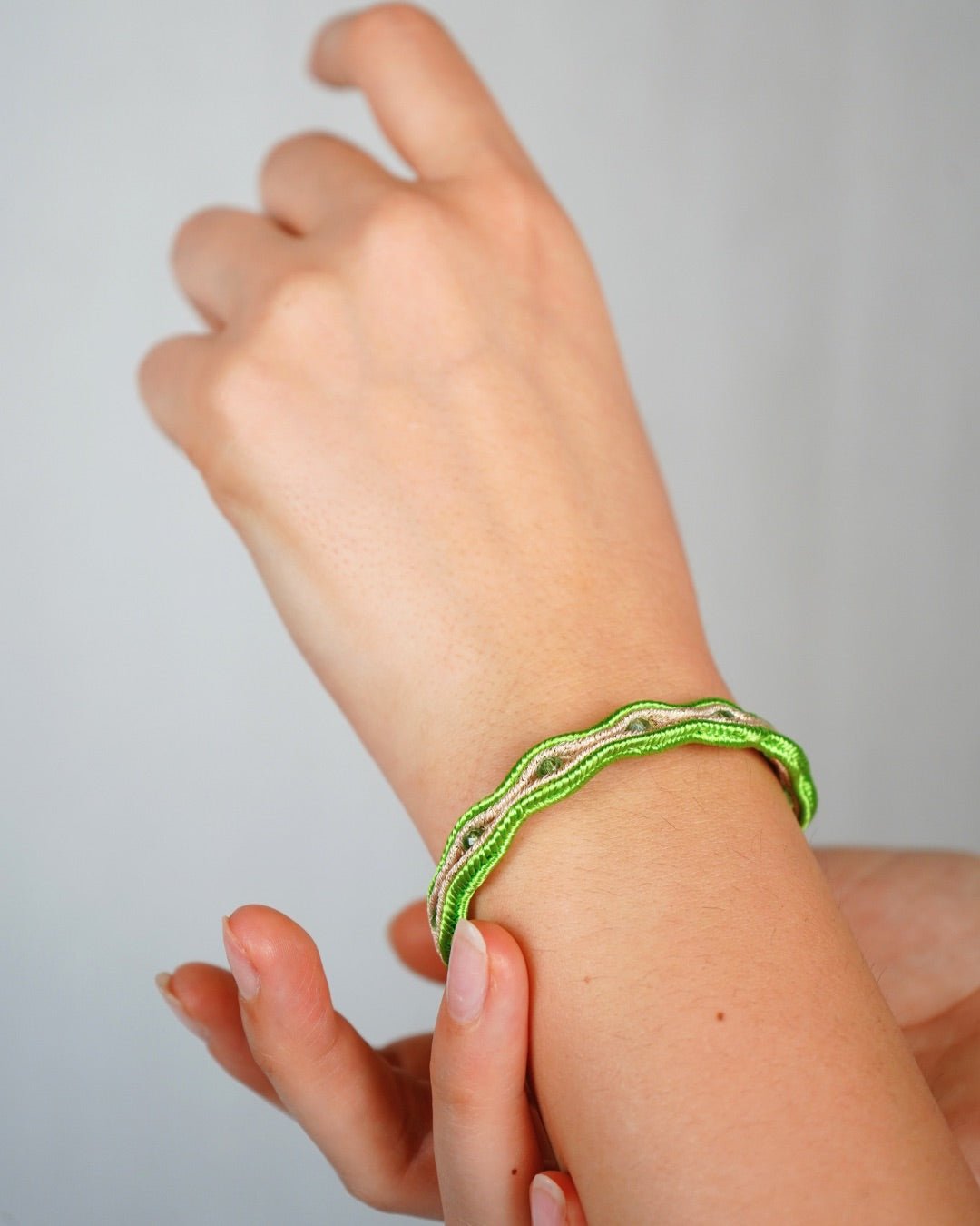 PEARLS 1GG – Light Green Cotton Mix Bracelet - DESIREA - MIRA Y MANO