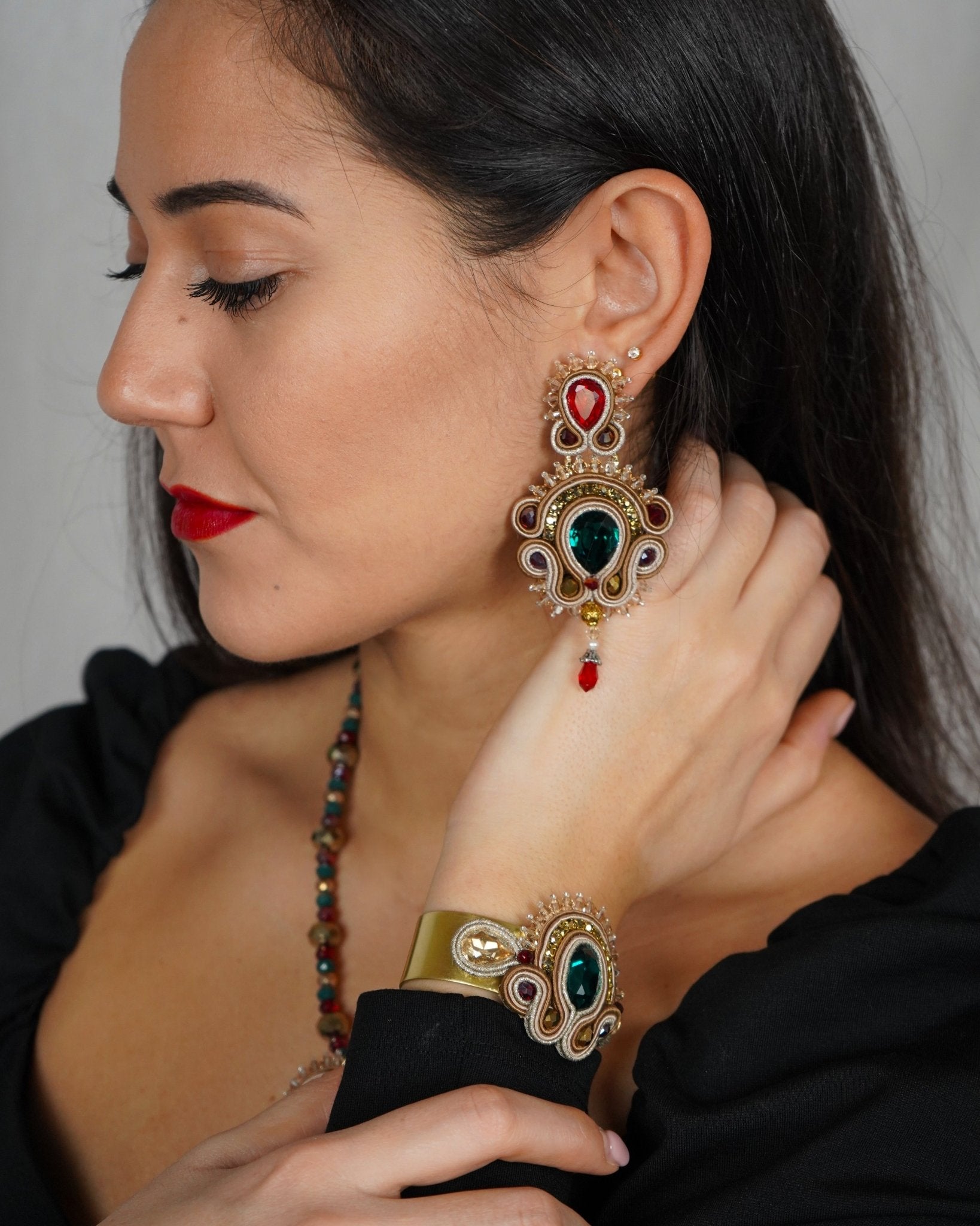 PRENDAS4 – Gold Earring - DESIREA - MIRA Y MANO