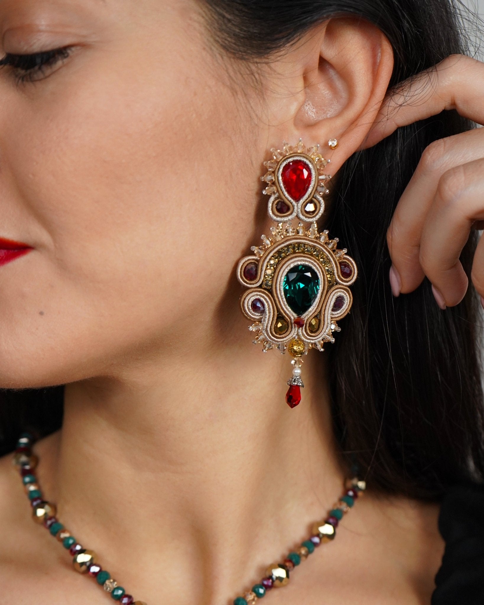 PRENDAS4 – Gold Earring - DESIREA - MIRA Y MANO