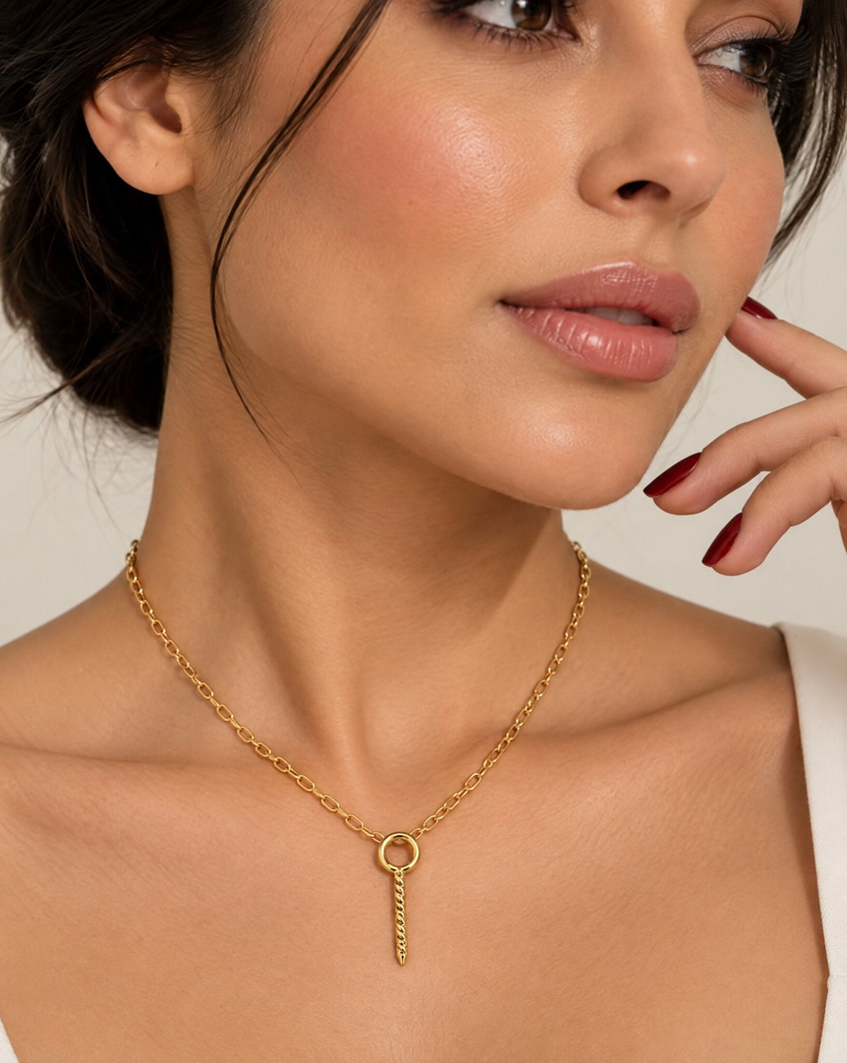 DM-CH-N00320 – Charm - MIRA Y MANO