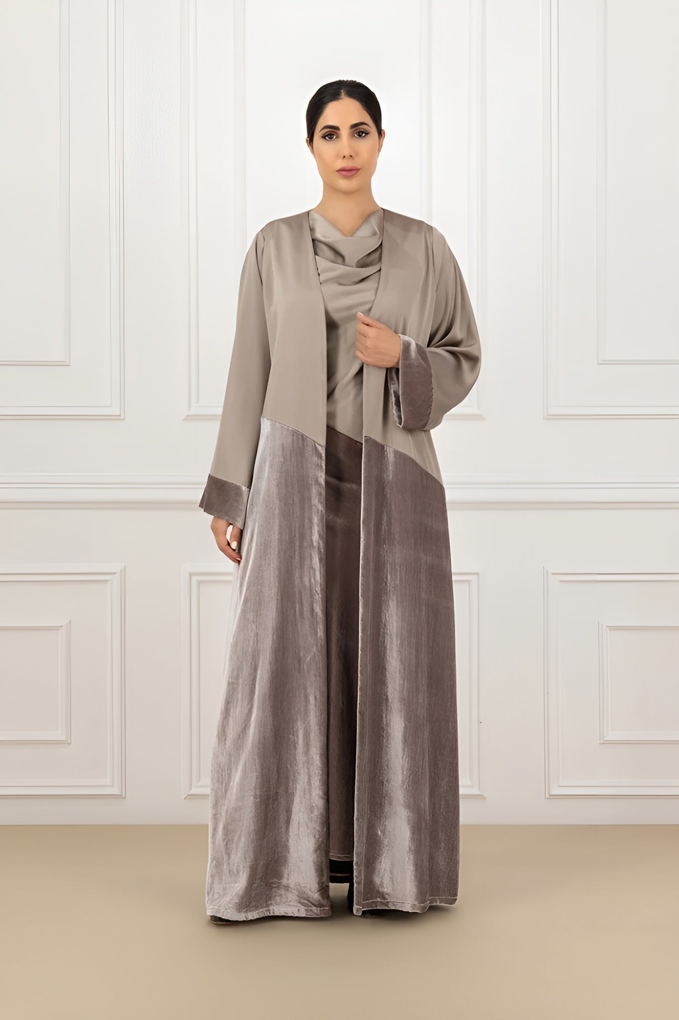 ABM25 - 1085 - LG ABAYA - EFFA - MIRA Y MANO