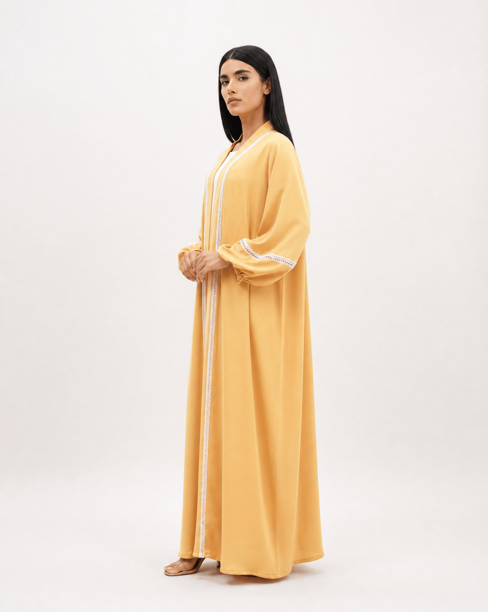 ABM26-1120-YL ABAYA - EFFA - MIRA Y MANO