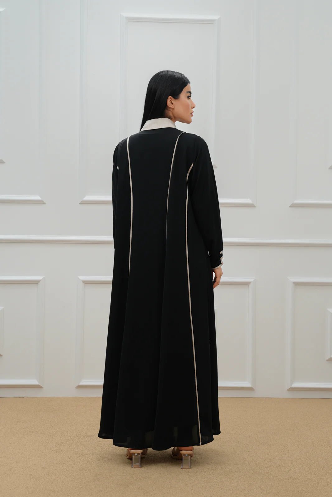 ABM26 - 1122 ABAYA - EFFA - MIRA Y MANO