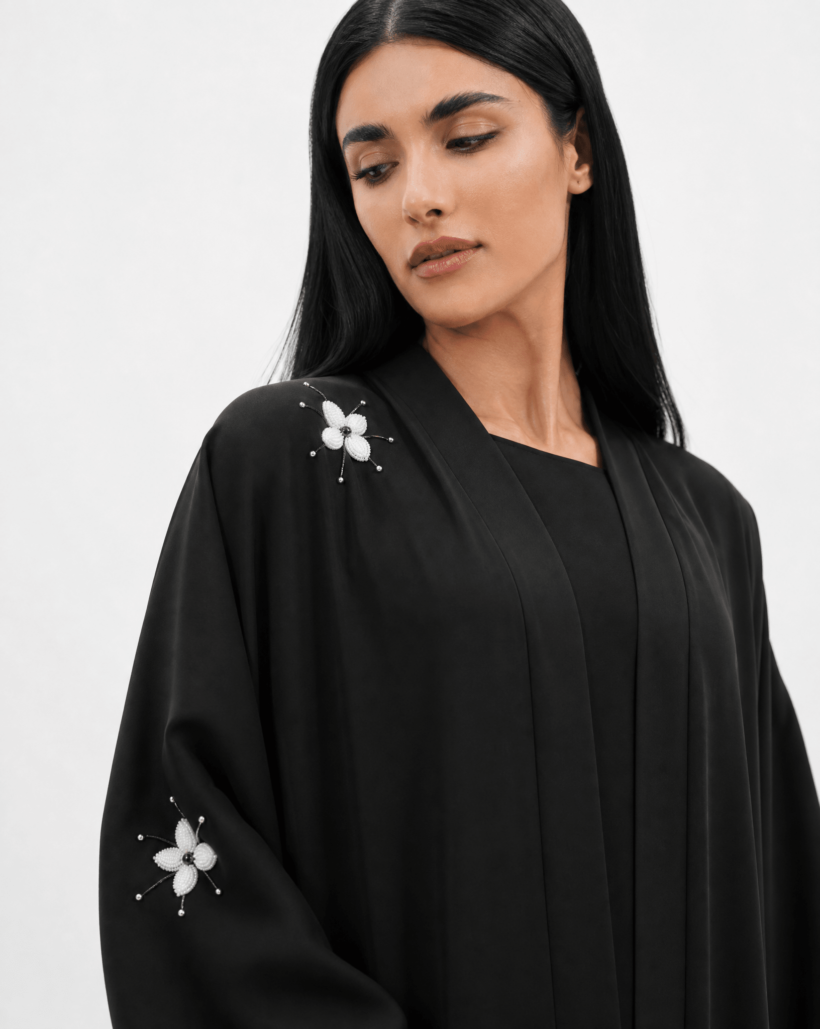 ABM26-1127 ABAYA - EFFA - MIRA Y MANO
