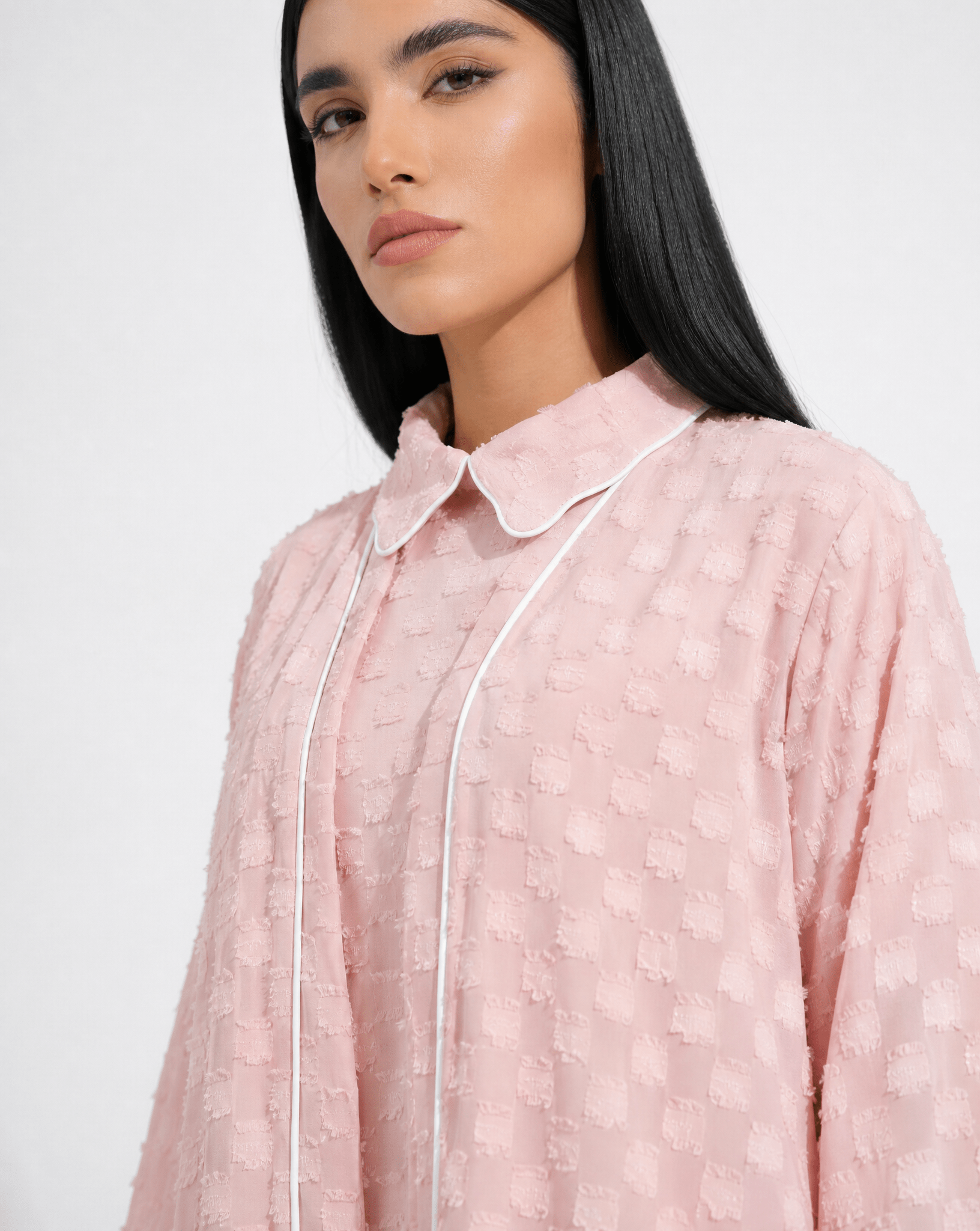 ABM26-113-PK ABAYA - EFFA - MIRA Y MANO