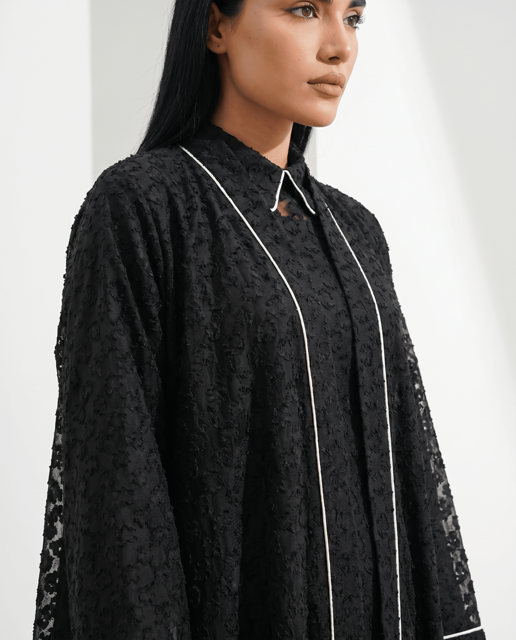 ABM26-1135 ABAYA - EFFA - MIRA Y MANO
