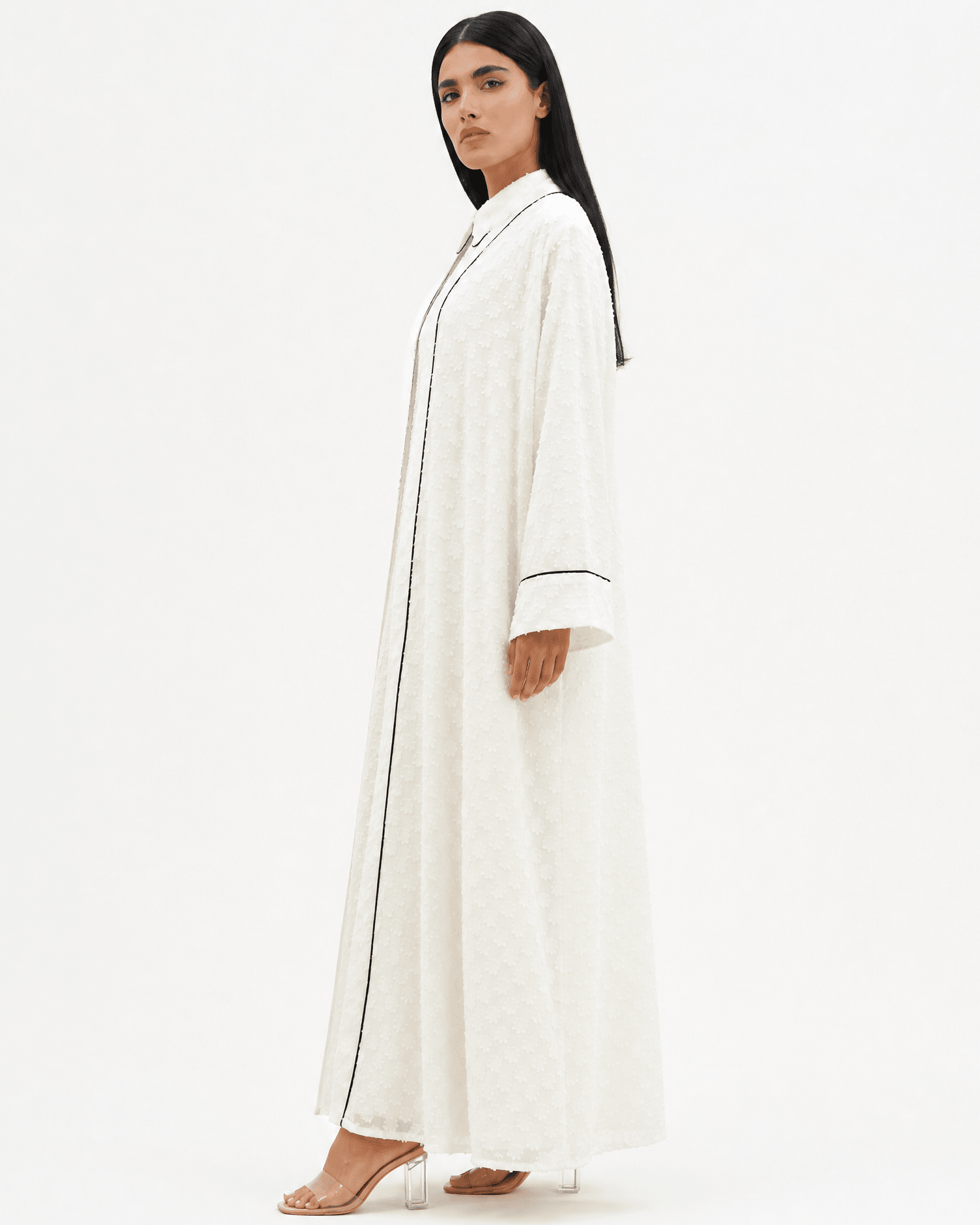 ABM26-1135-WH ABAYA - EFFA - MIRA Y MANO