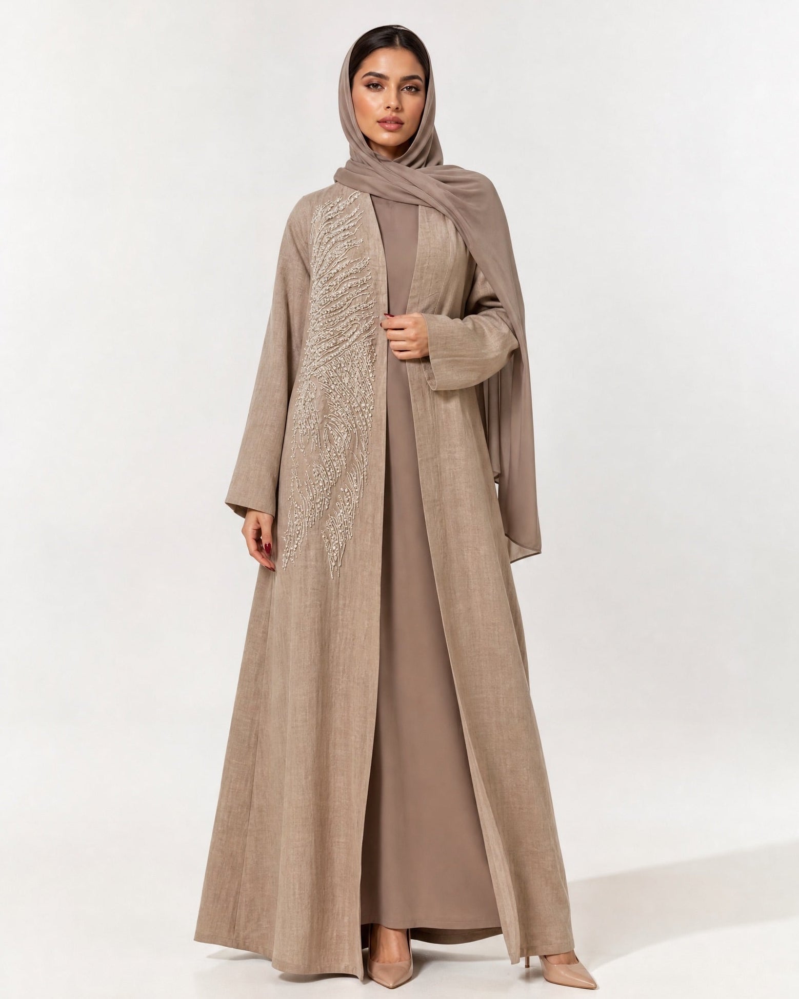 ABY 3923M ABAYA - EMAD RIZQ - MIRA Y MANO