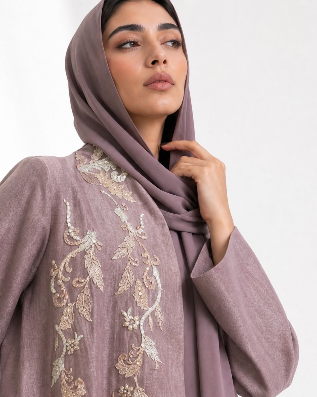 ABY 4605M ABAYA - EMAD RIZQ - MIRA Y MANO