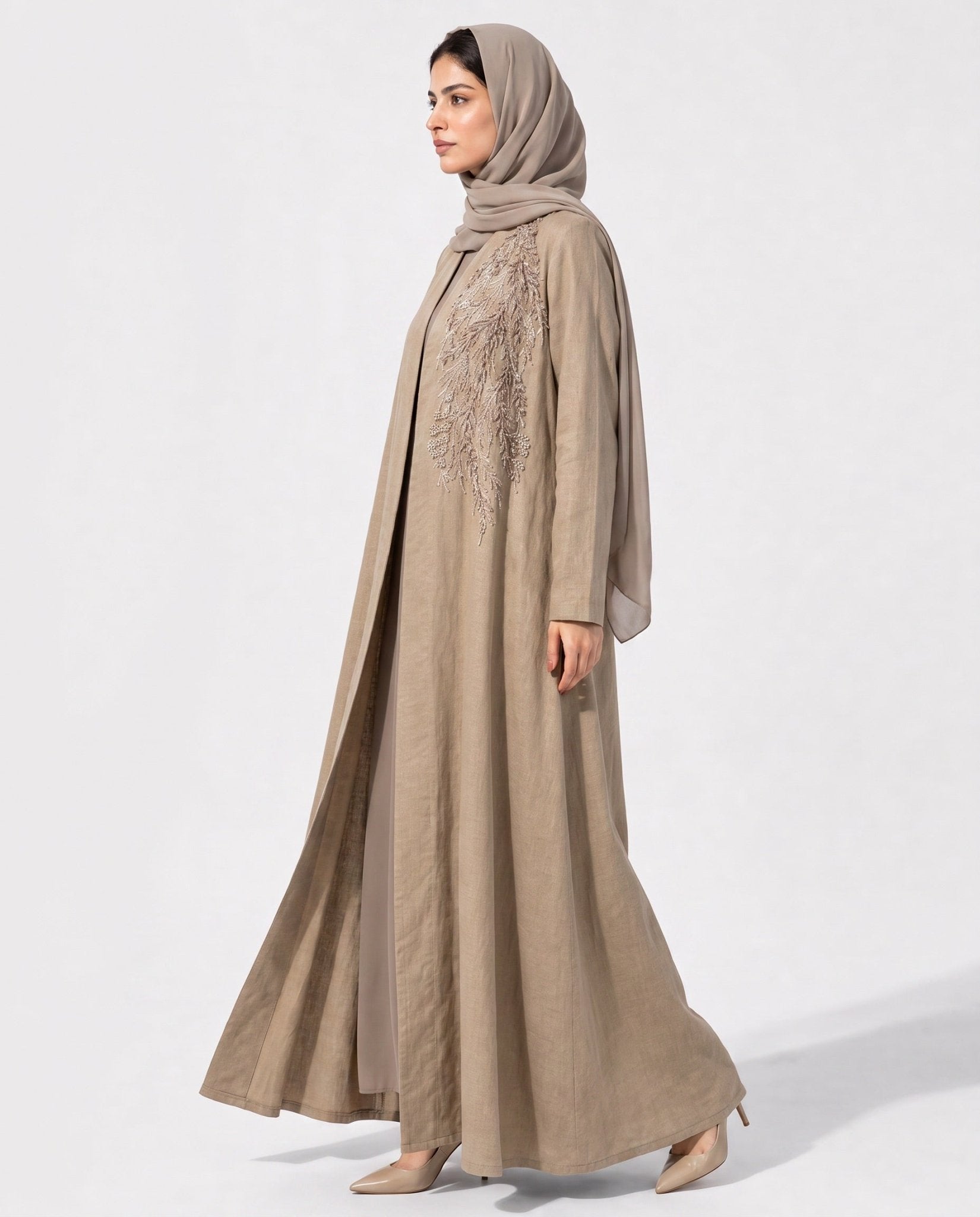 ABY 4612M ABAYA - EMAD RIZQ - MIRA Y MANO