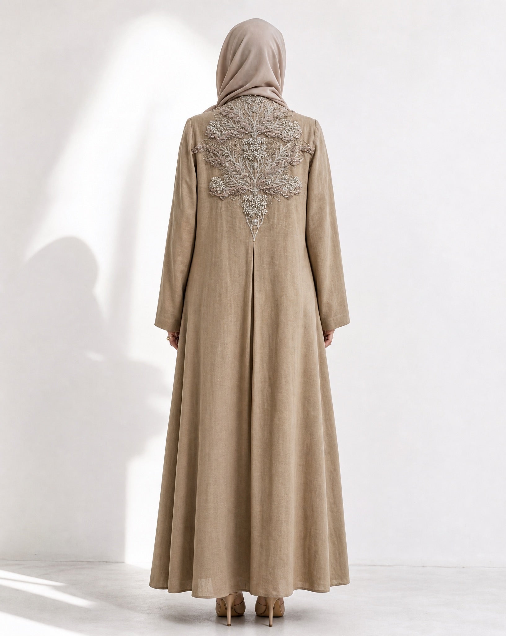 ABY 4612M ABAYA - EMAD RIZQ - MIRA Y MANO