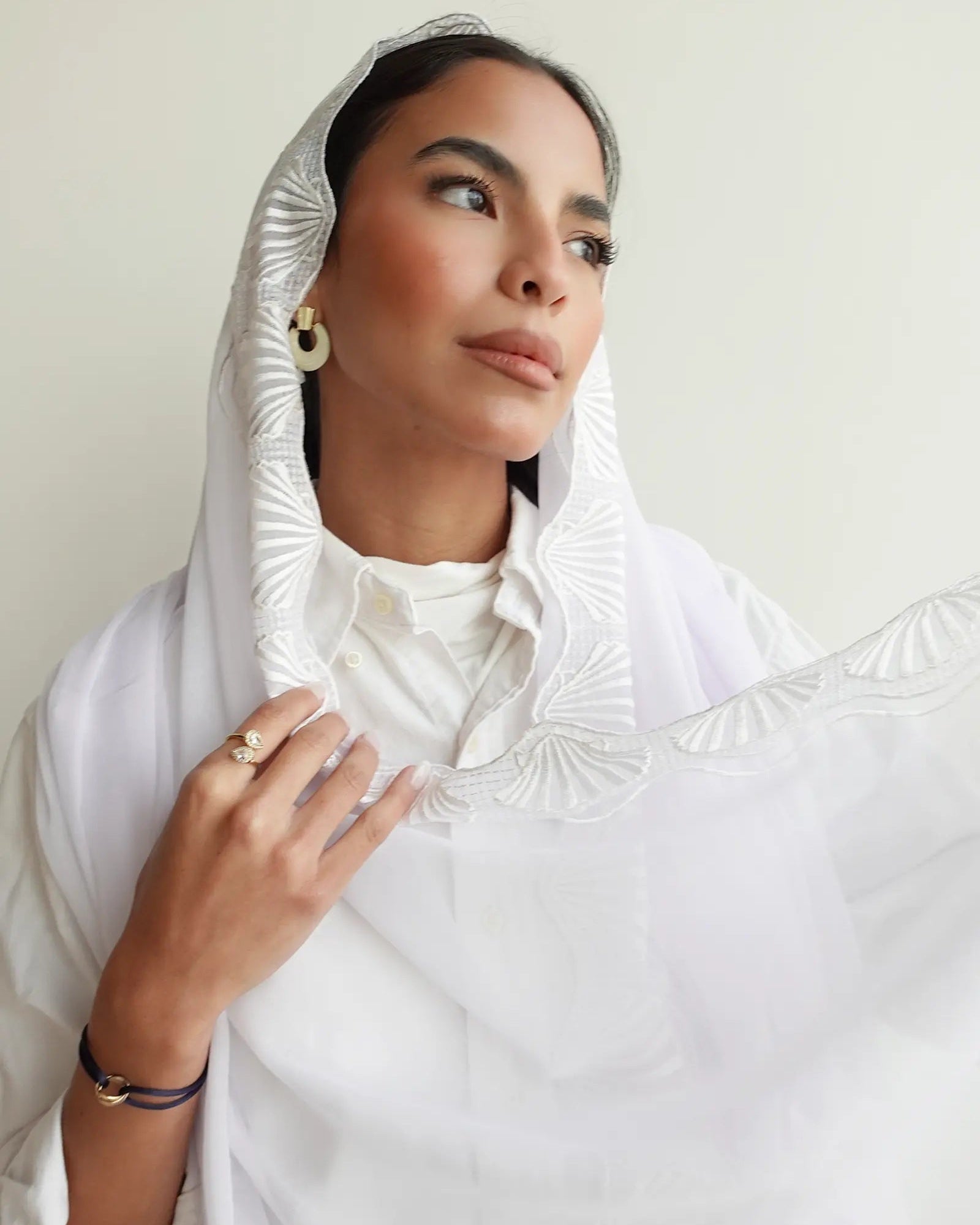 HM1018 Sea Pearl – White Chiffon Scarf - FOULARD - MIRA Y MANO