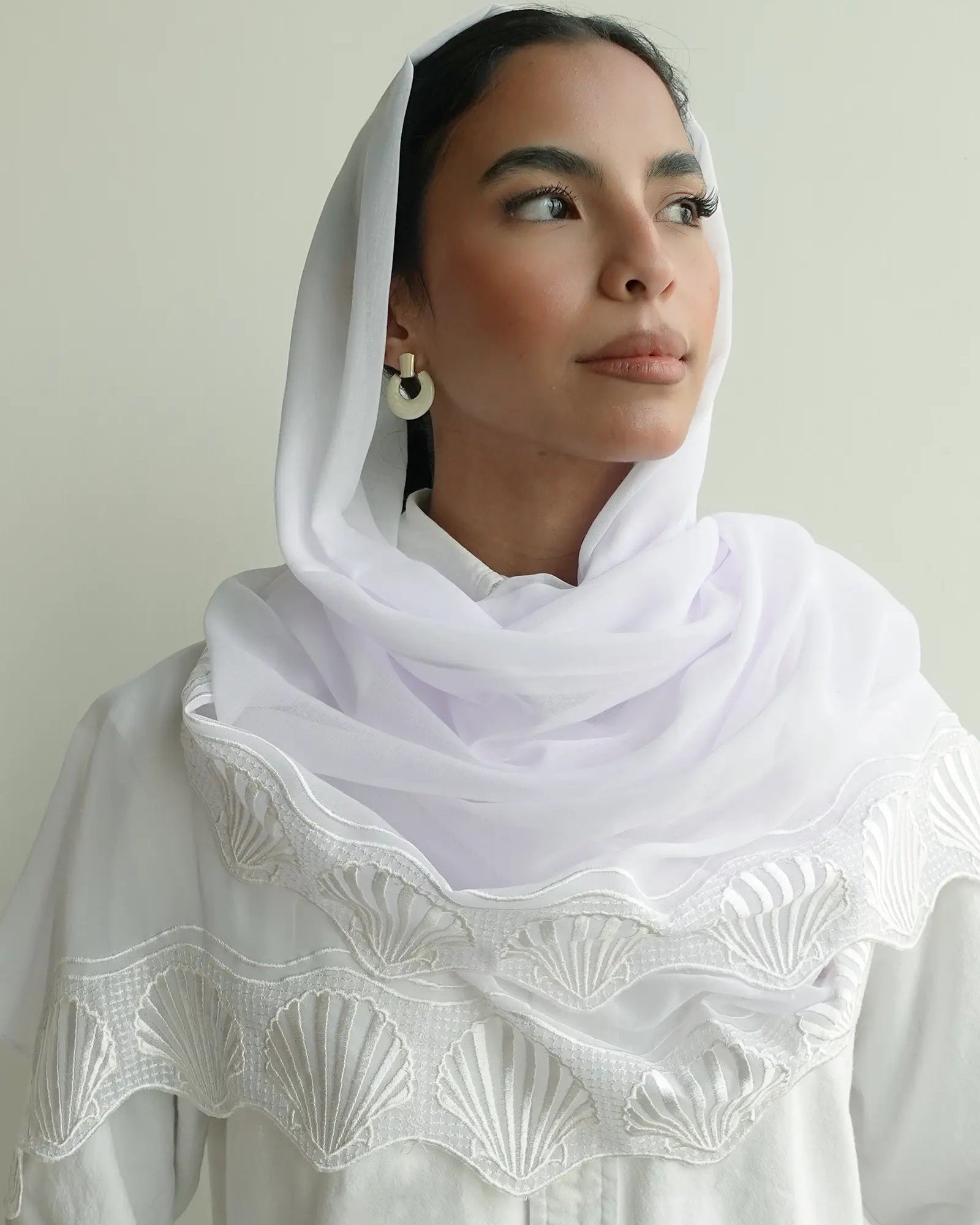 HM1018 Sea Pearl – White Chiffon Scarf - FOULARD - MIRA Y MANO