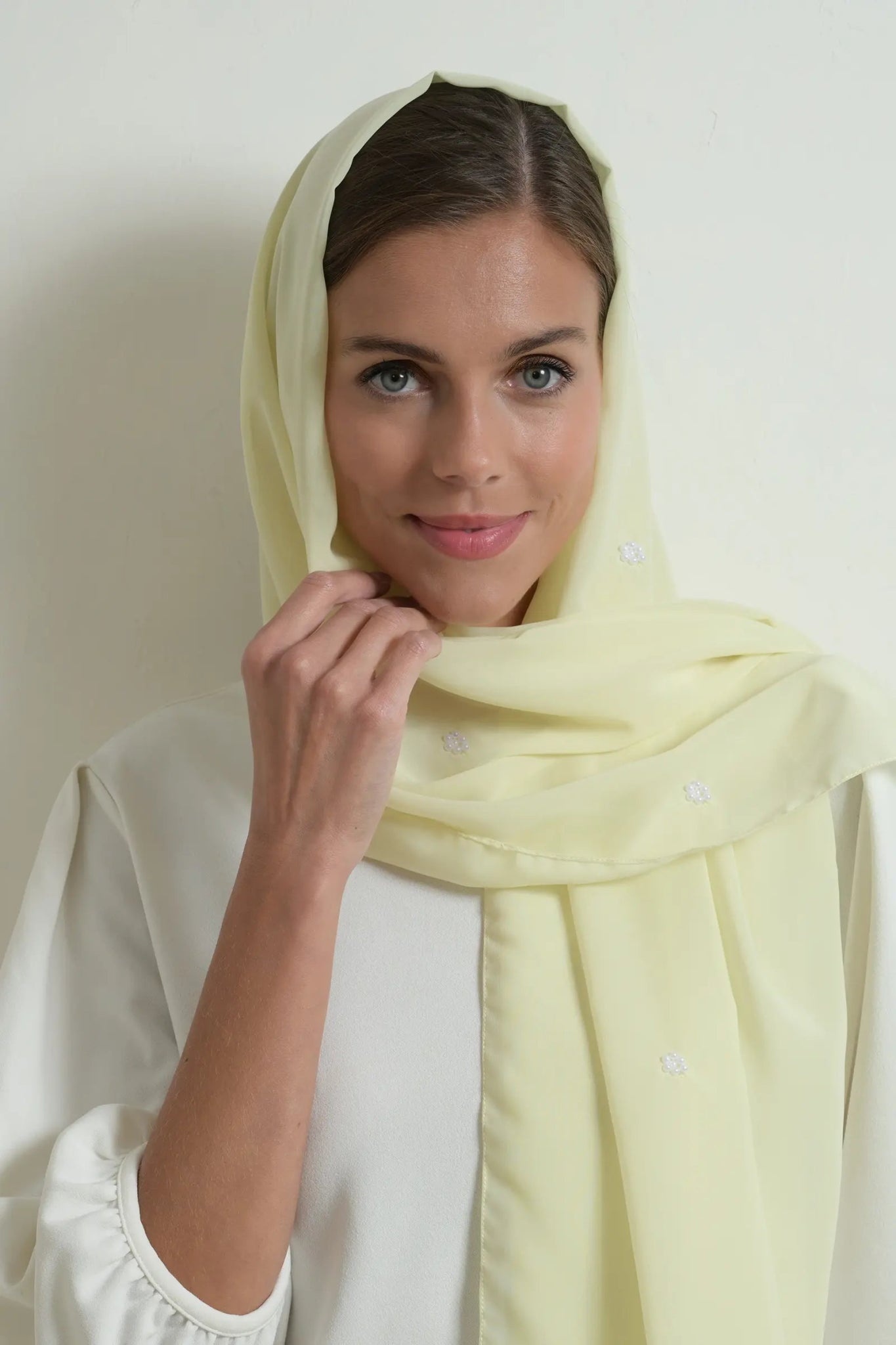 LE1023 PASTEL YELLOW PEARL SCARF - FOULARD - MIRA Y MANO