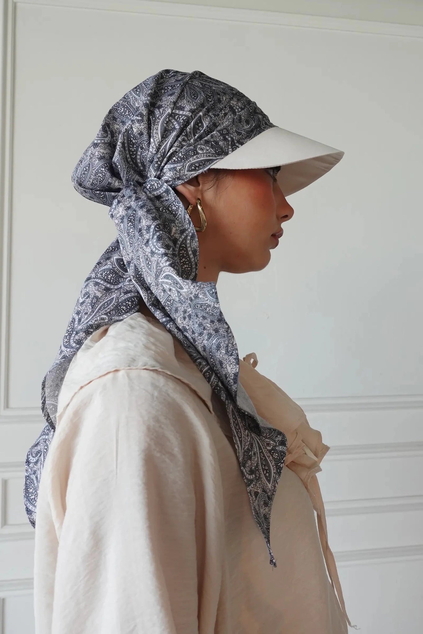 SR1002 SILVER PETALS TURBAN HAT - FOULARD - MIRA Y MANO