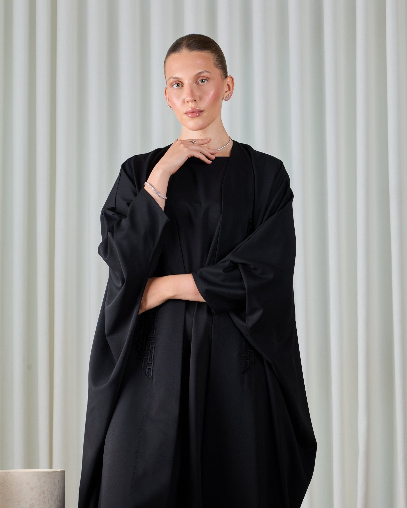 FC 808 ABAYA SET - FOUZ COUTURE - MIRA Y MANO