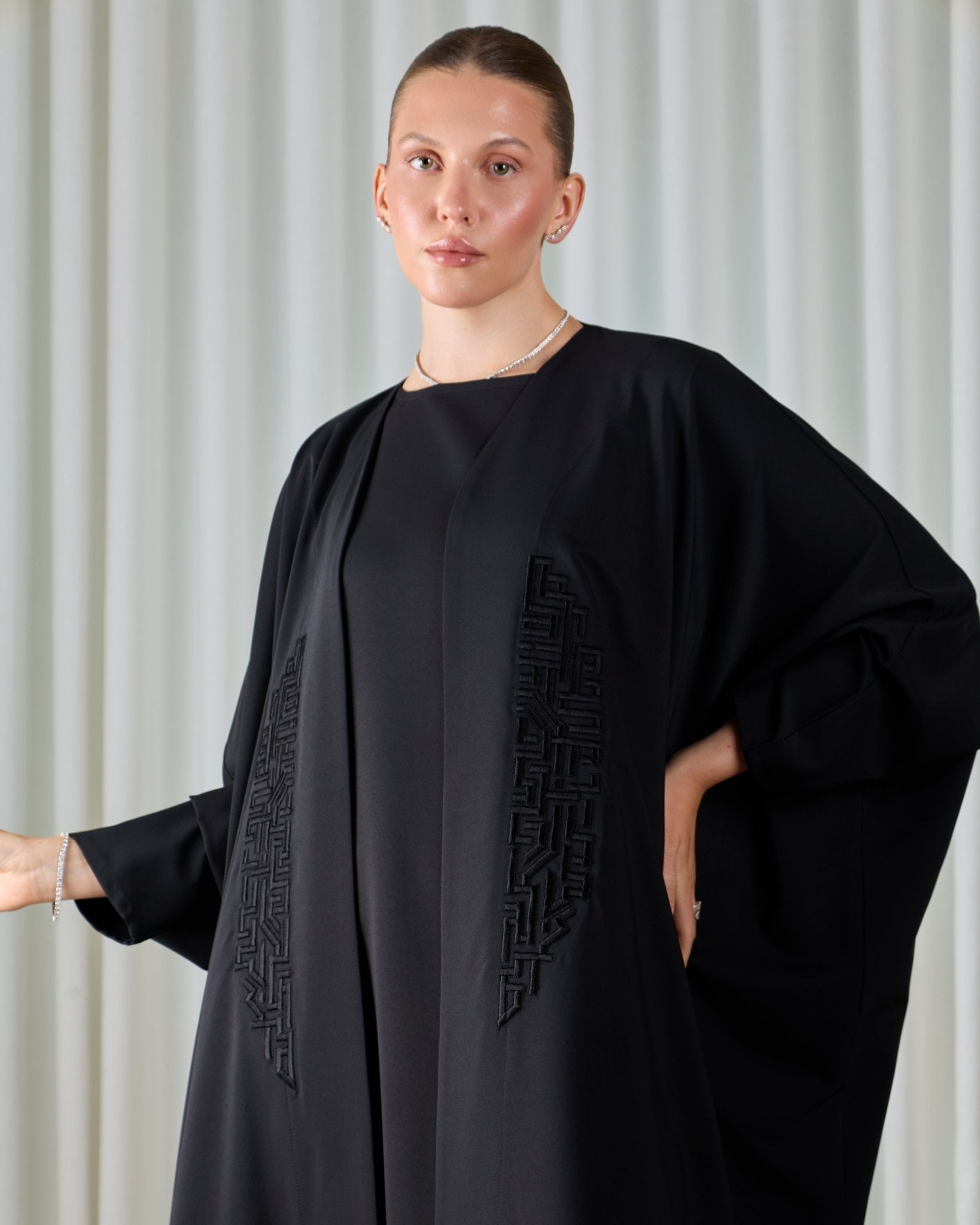 FC 808 ABAYA SET - FOUZ COUTURE - MIRA Y MANO