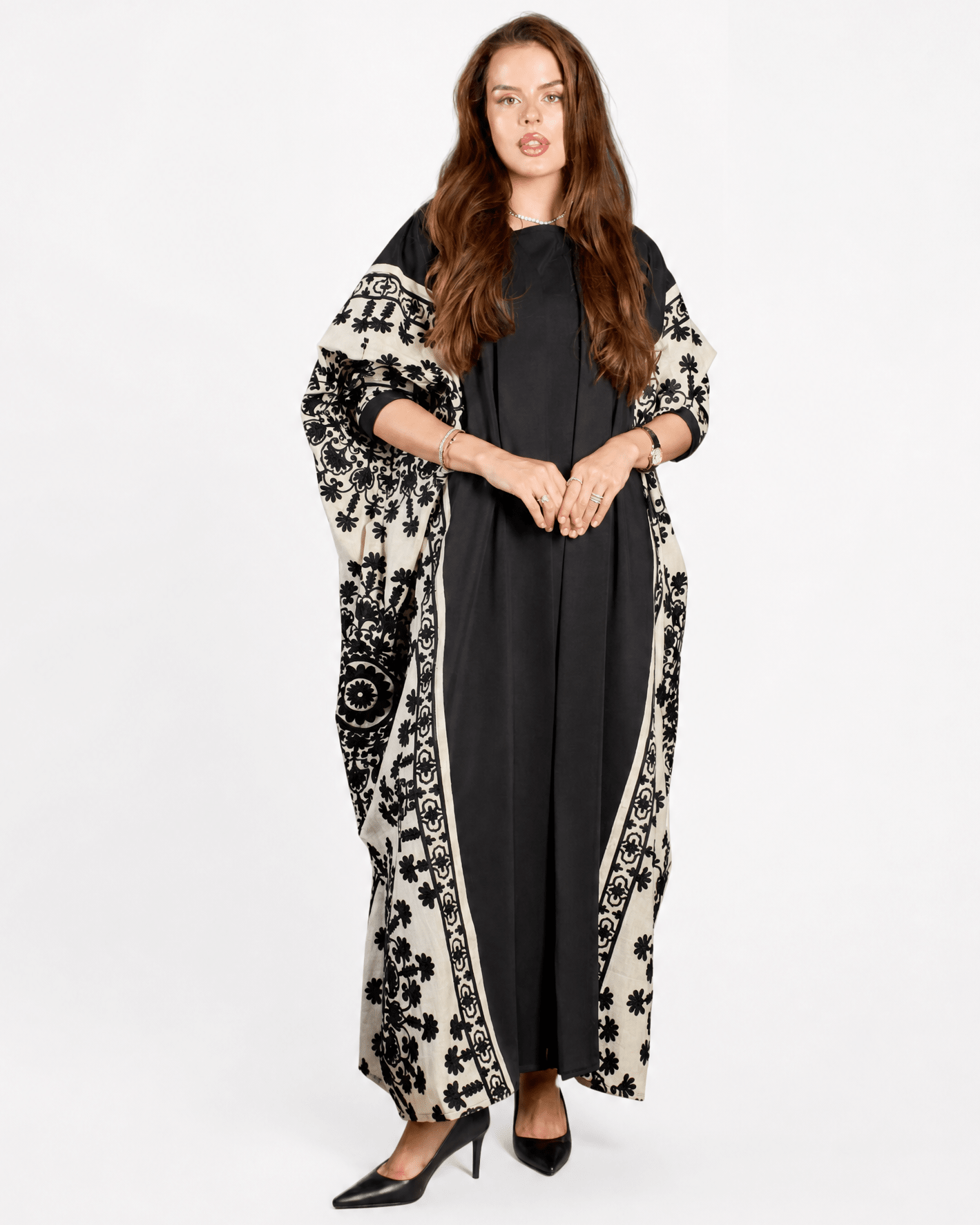 FC 825 – Black Crepe Abaya - FOUZ COUTURE - MIRA Y MANO