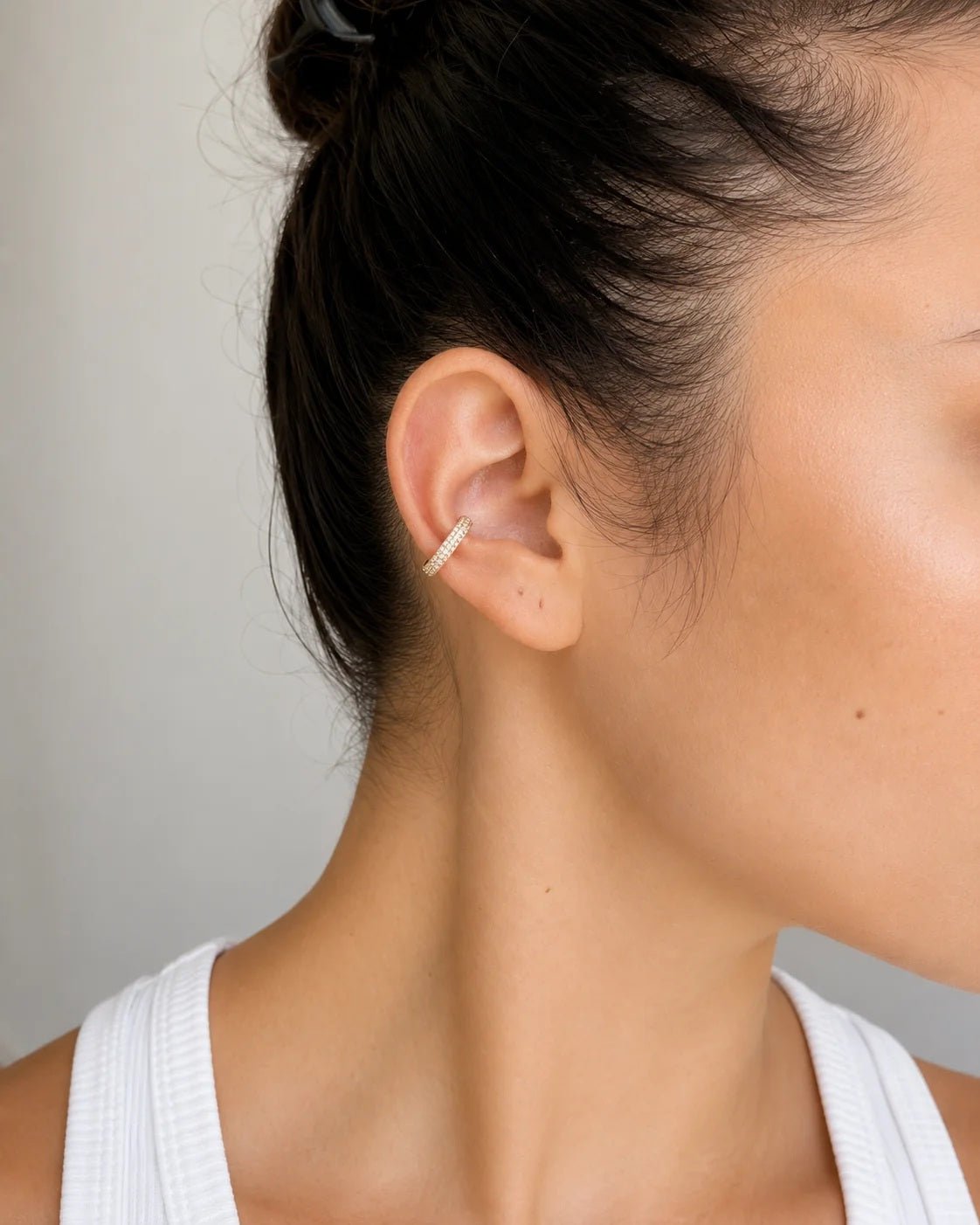 SINGLE GOLD PAVE EAR CUFF – Gold Earring - GHALIA - MIRA Y MANO