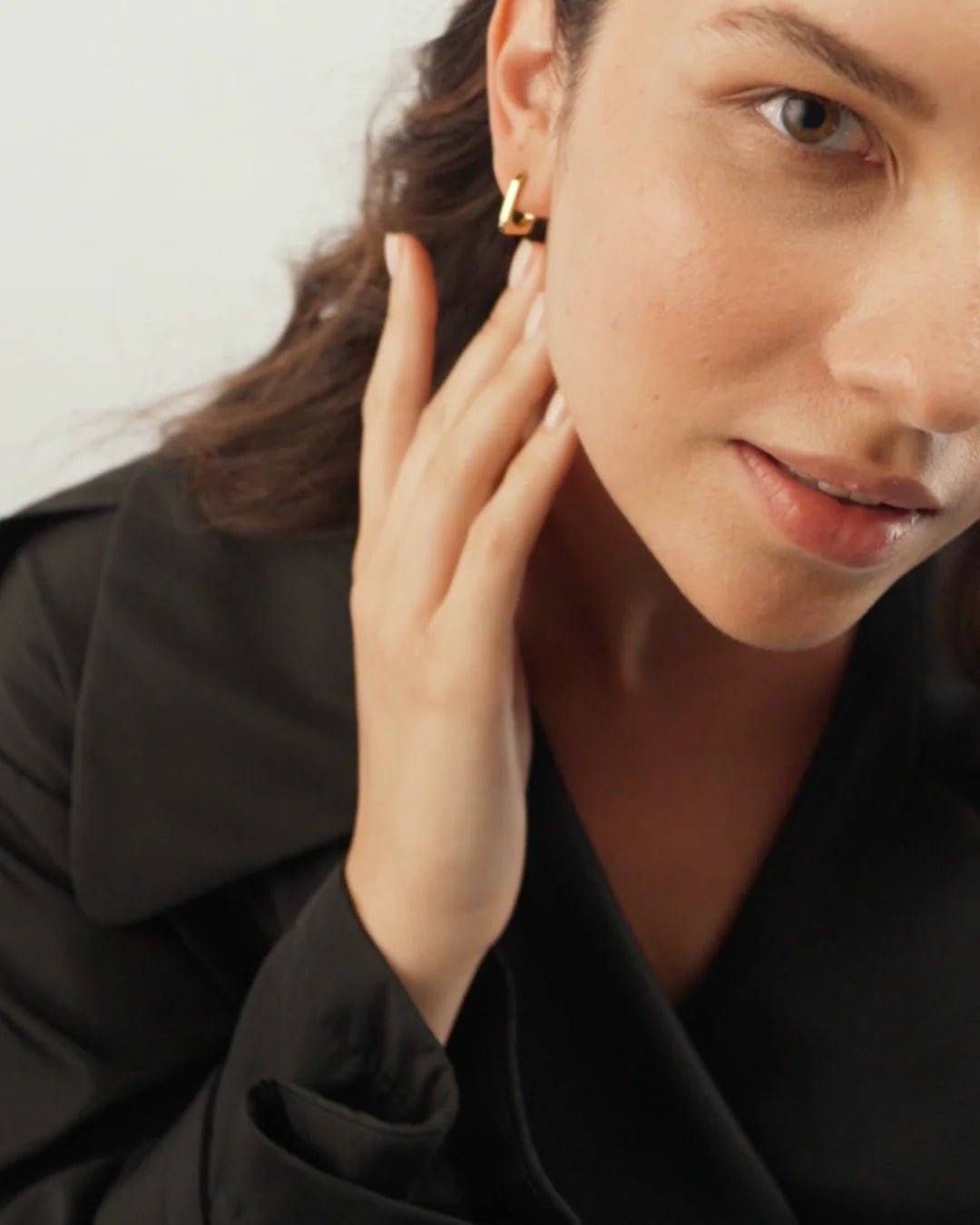 SQUARED HOOPS – Gold Earring - GHALIA - MIRA Y MANO