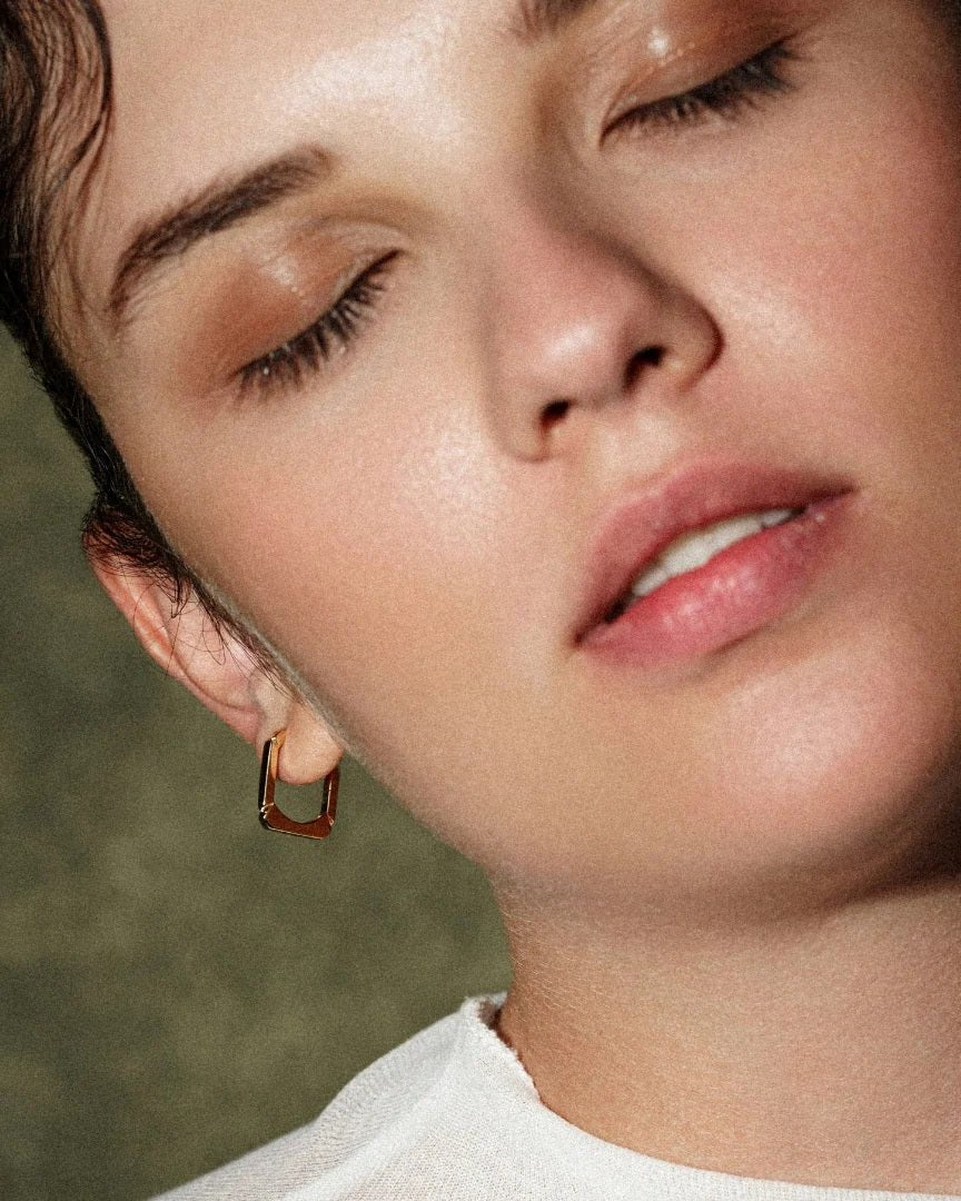 SQUARED HOOPS – Gold Earring - GHALIA - MIRA Y MANO