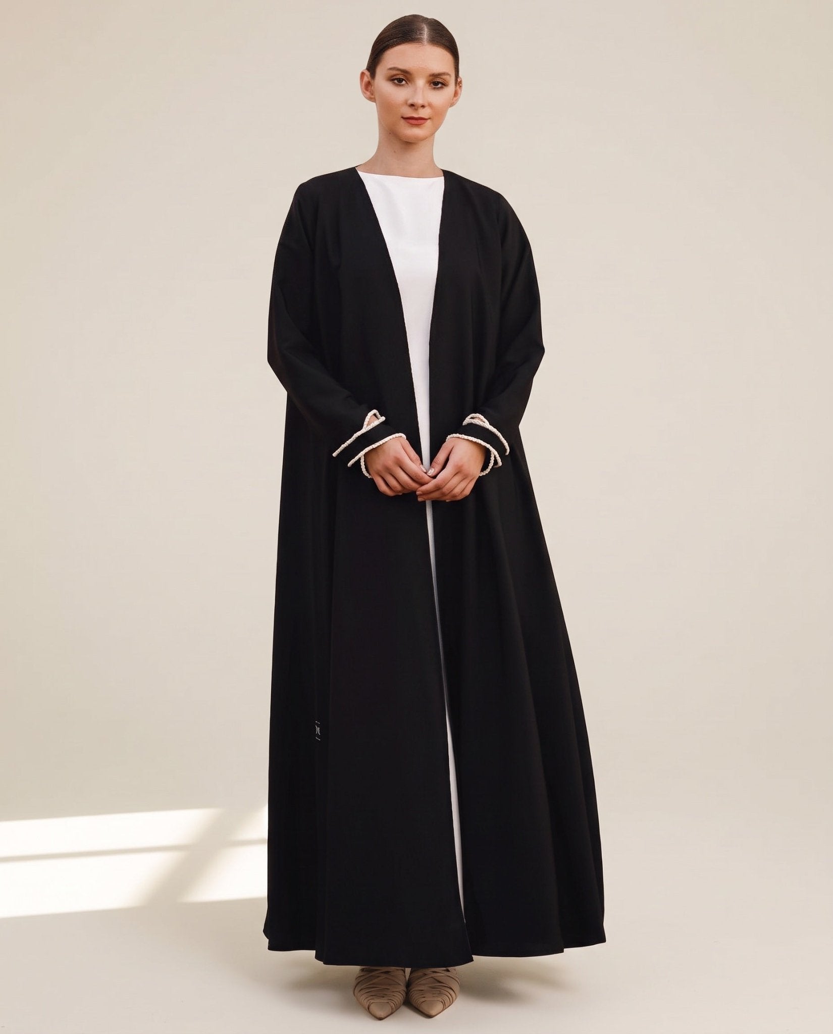 G151-BLK – Black Crepe Abaya - GUL - MIRA Y MANO