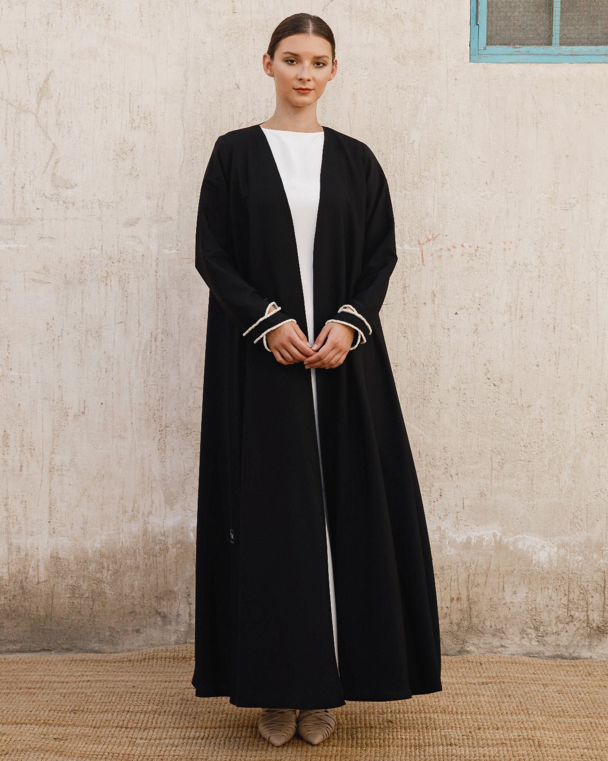 G151-BLK - Black Crepe Abaya - GUL - MIRA Y MANO