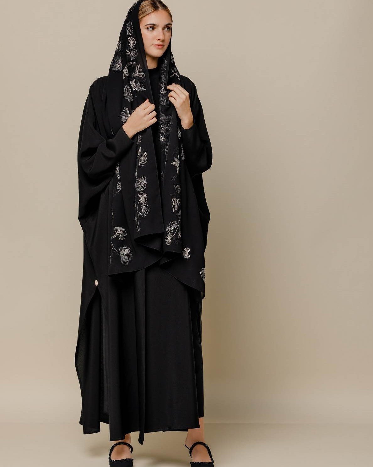 G187-BLK - Black Crepe Abaya - GUL - MIRA Y MANO