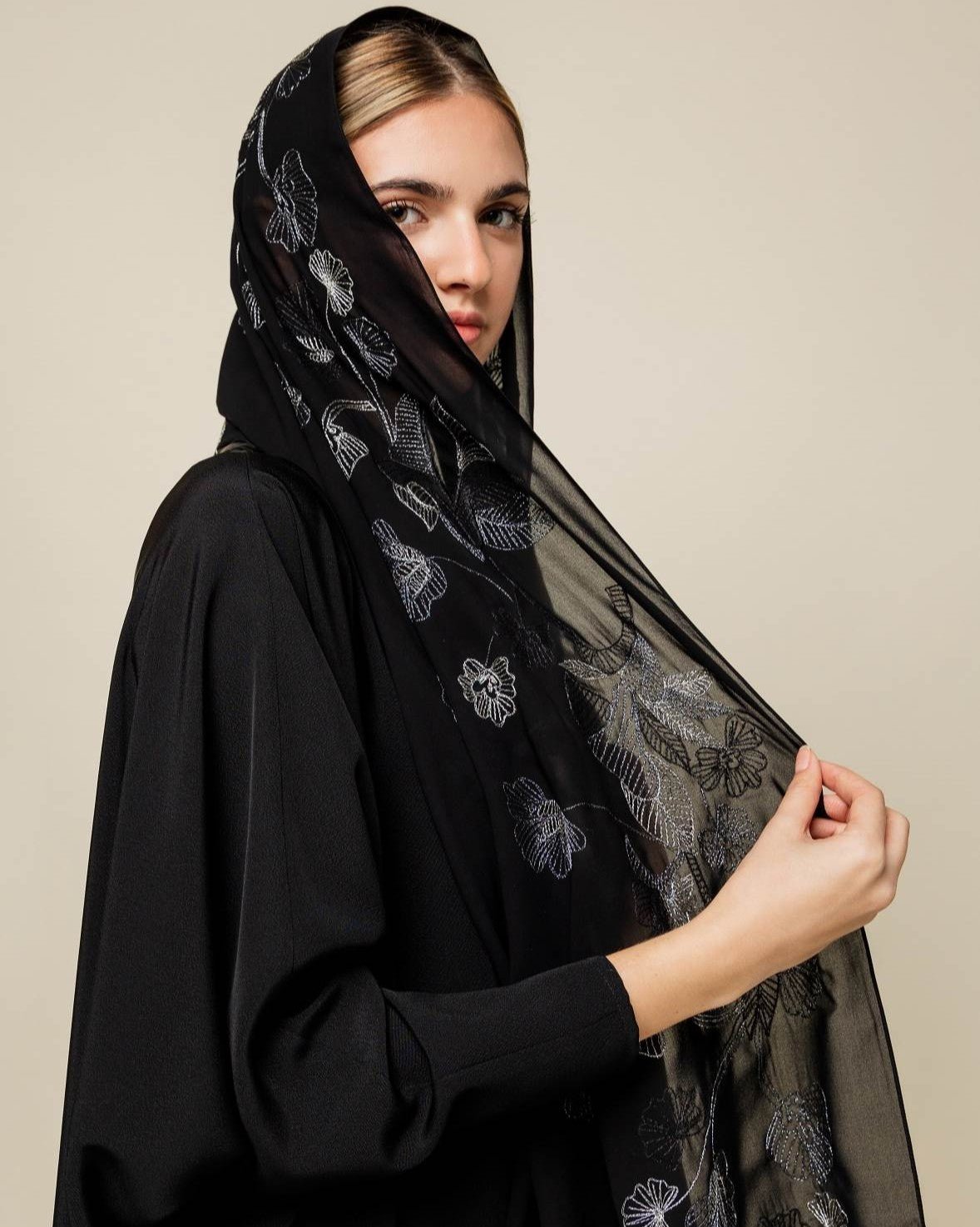 G187-BLK - Black Crepe Abaya - GUL - MIRA Y MANO