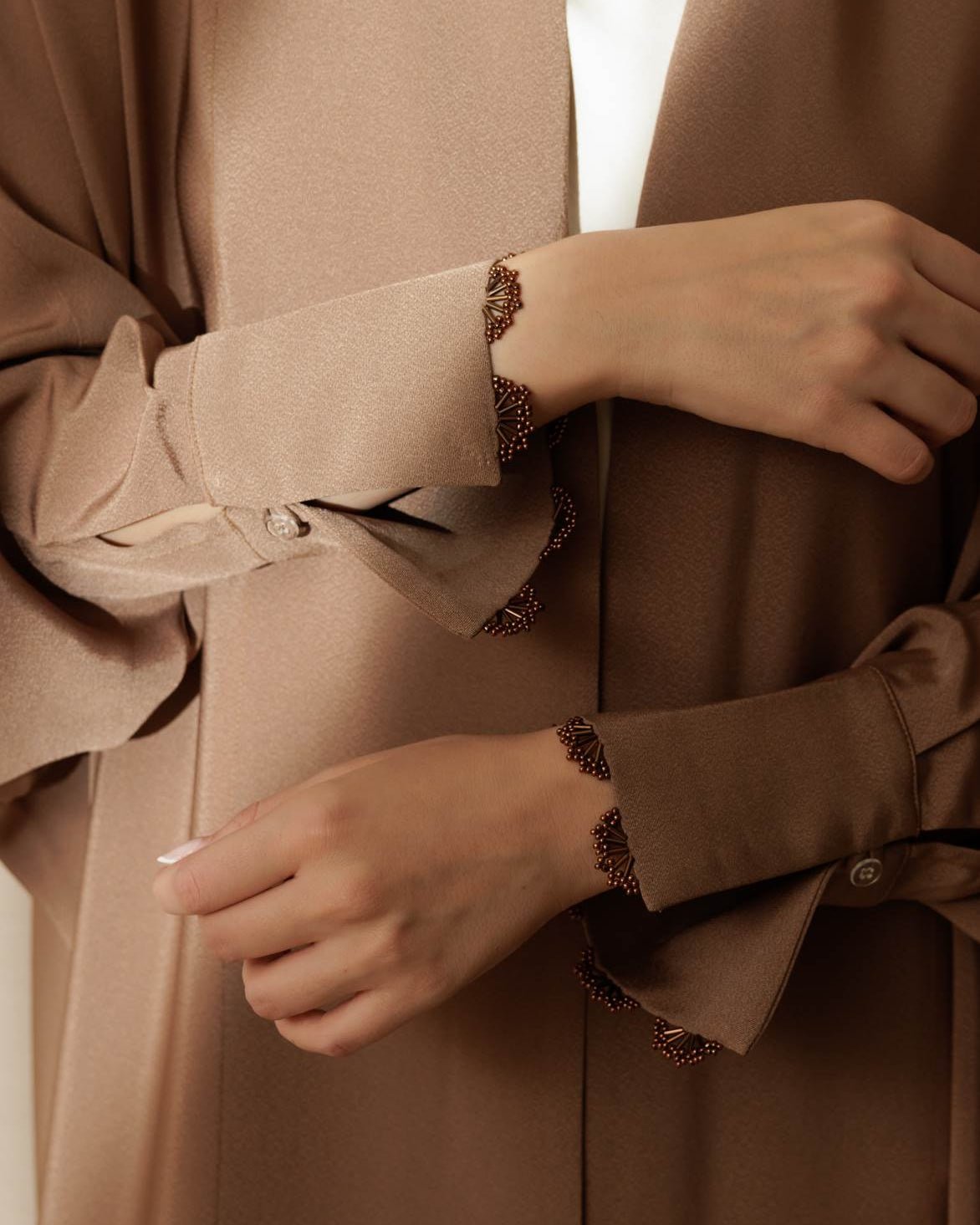 G224-M ABAYA - GUL - MIRA Y MANO
