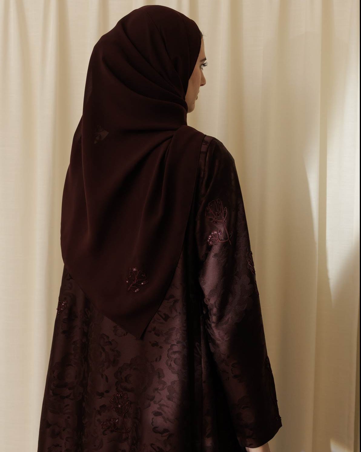 G243-BGDY ABAYA - GUL - MIRA Y MANO