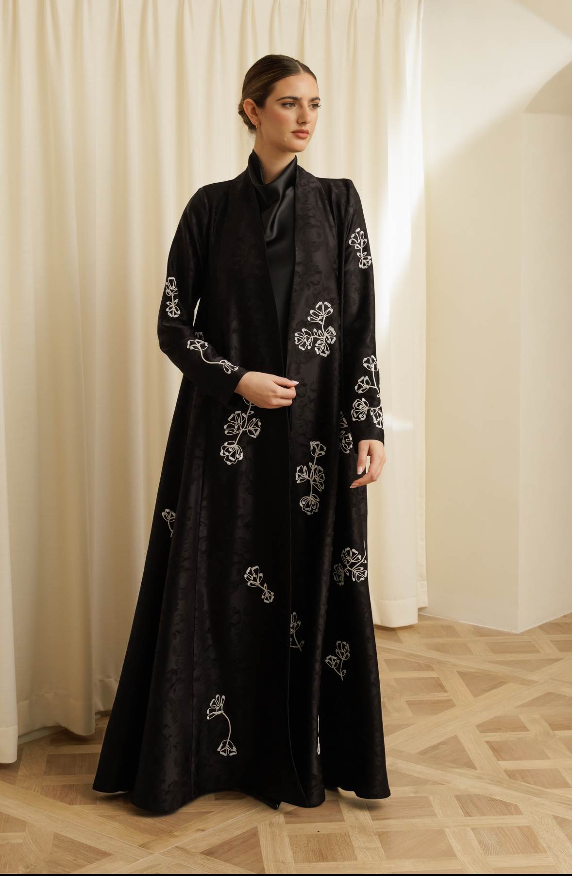 G243-BLK ABAYA - GUL - MIRA Y MANO