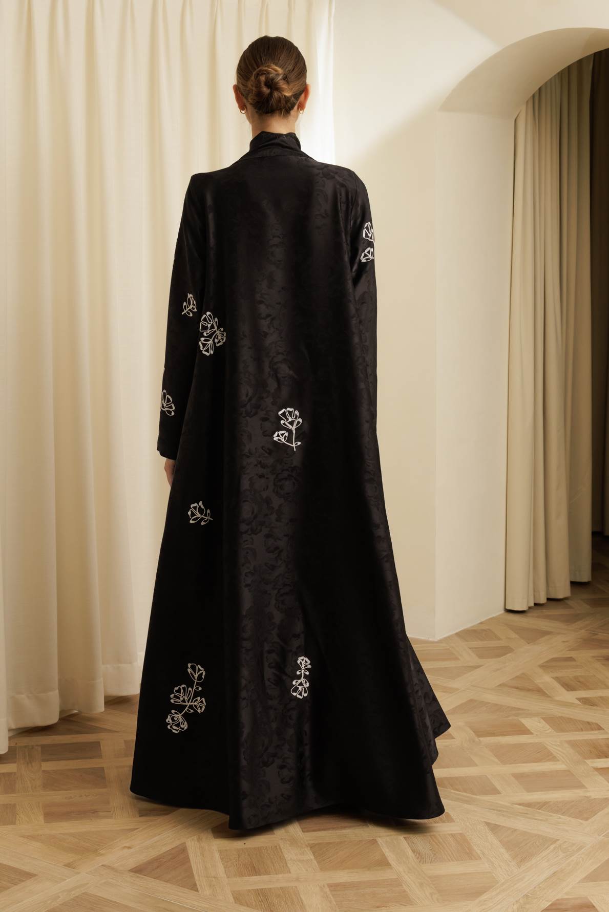 G243-BLK ABAYA - GUL - MIRA Y MANO