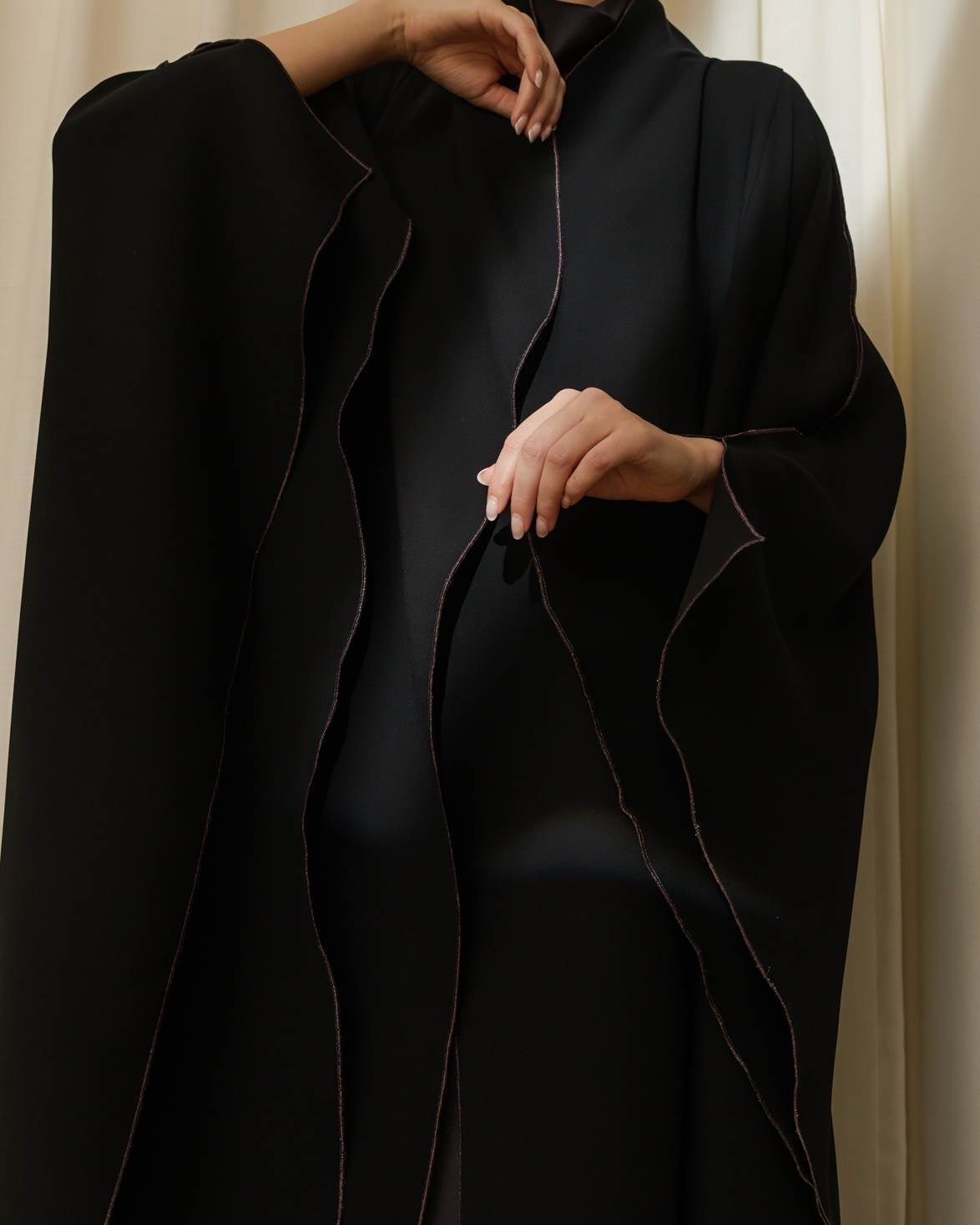 G249-BLK ABAYA - GUL - MIRA Y MANO