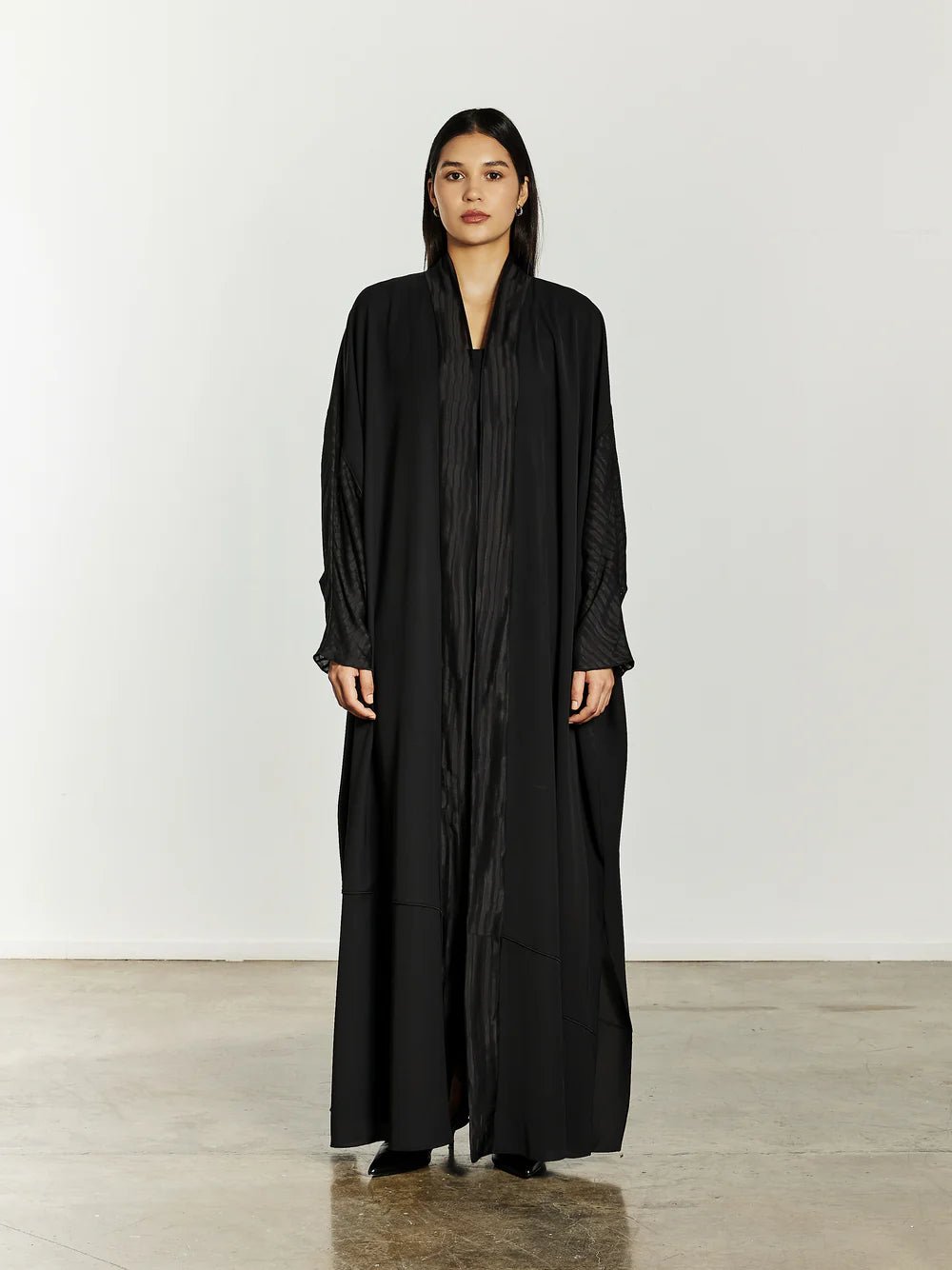 BARE FORM ABAYA - HAMADIS - MIRA Y MANO