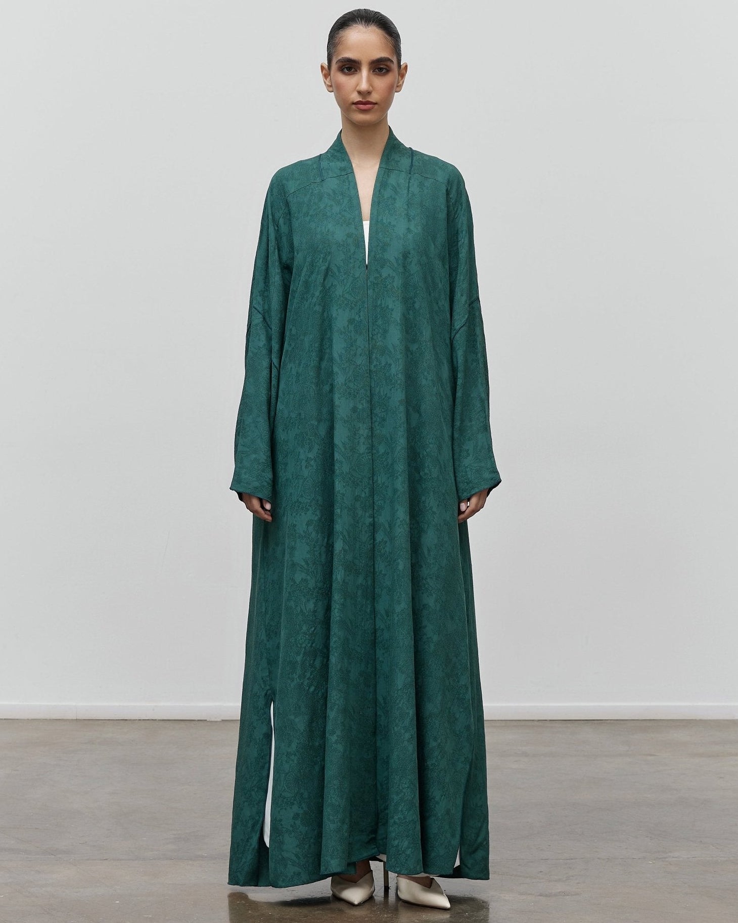 HA25 - FW25 - 21 ABAYA - HAMADIS - MIRA Y MANO