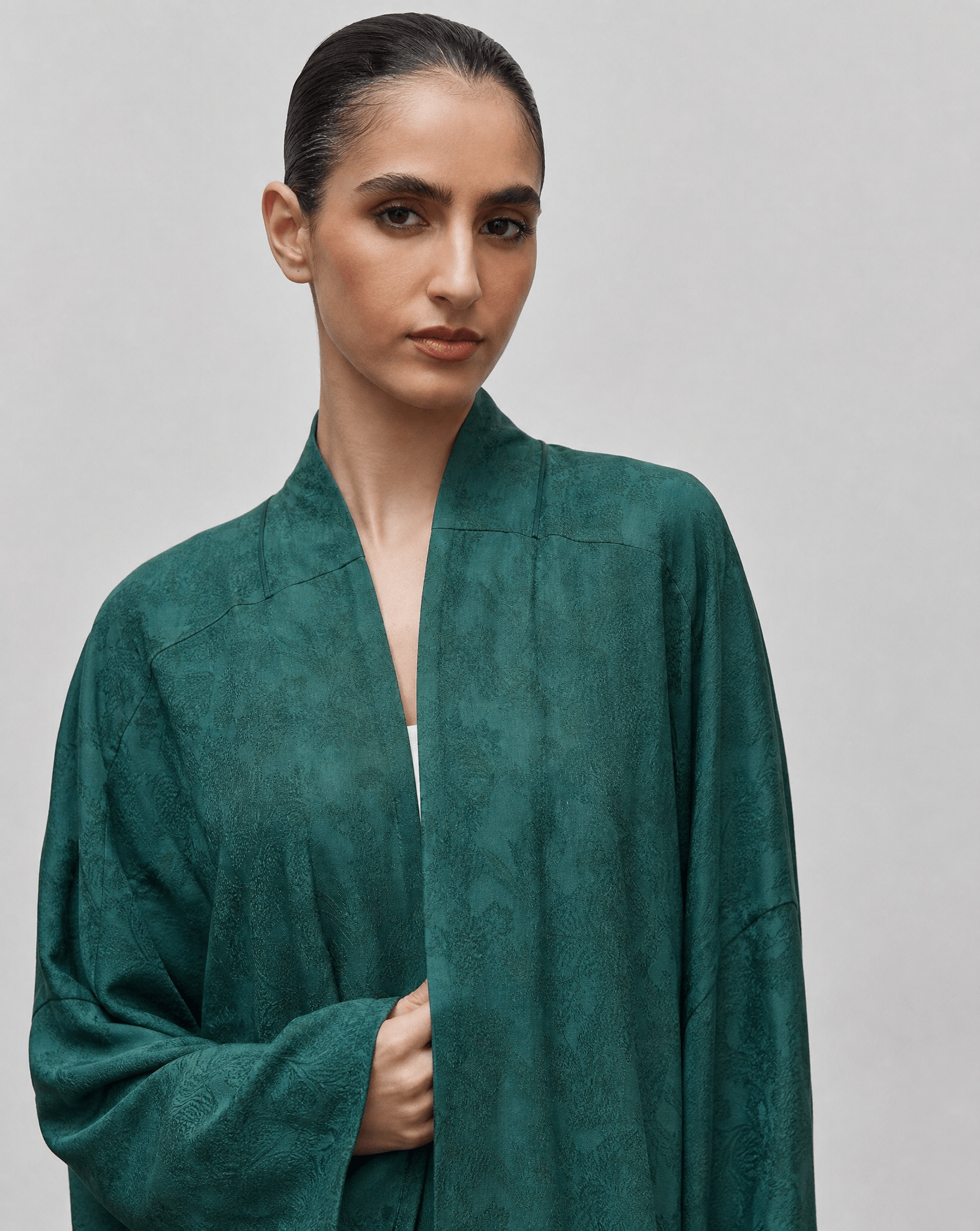 HA25 - FW25 - 21 ABAYA - HAMADIS - MIRA Y MANO