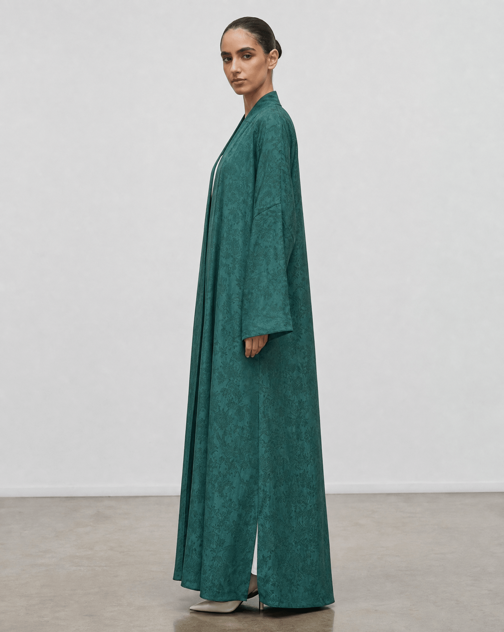 HA25 - FW25 - 21 ABAYA - HAMADIS - MIRA Y MANO