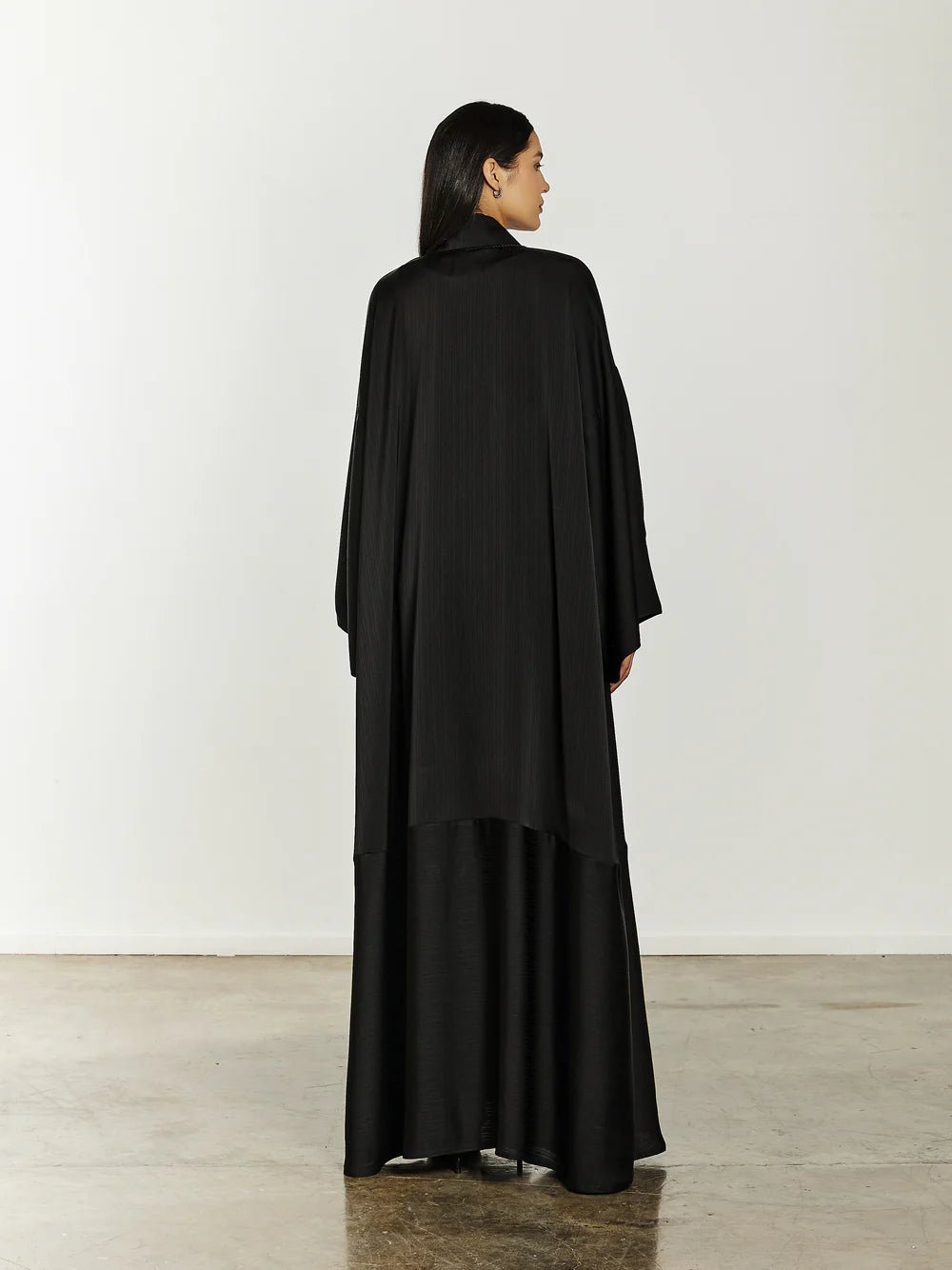 HAMADIS ICONIC - BK ABAYA - HAMADIS - MIRA Y MANO