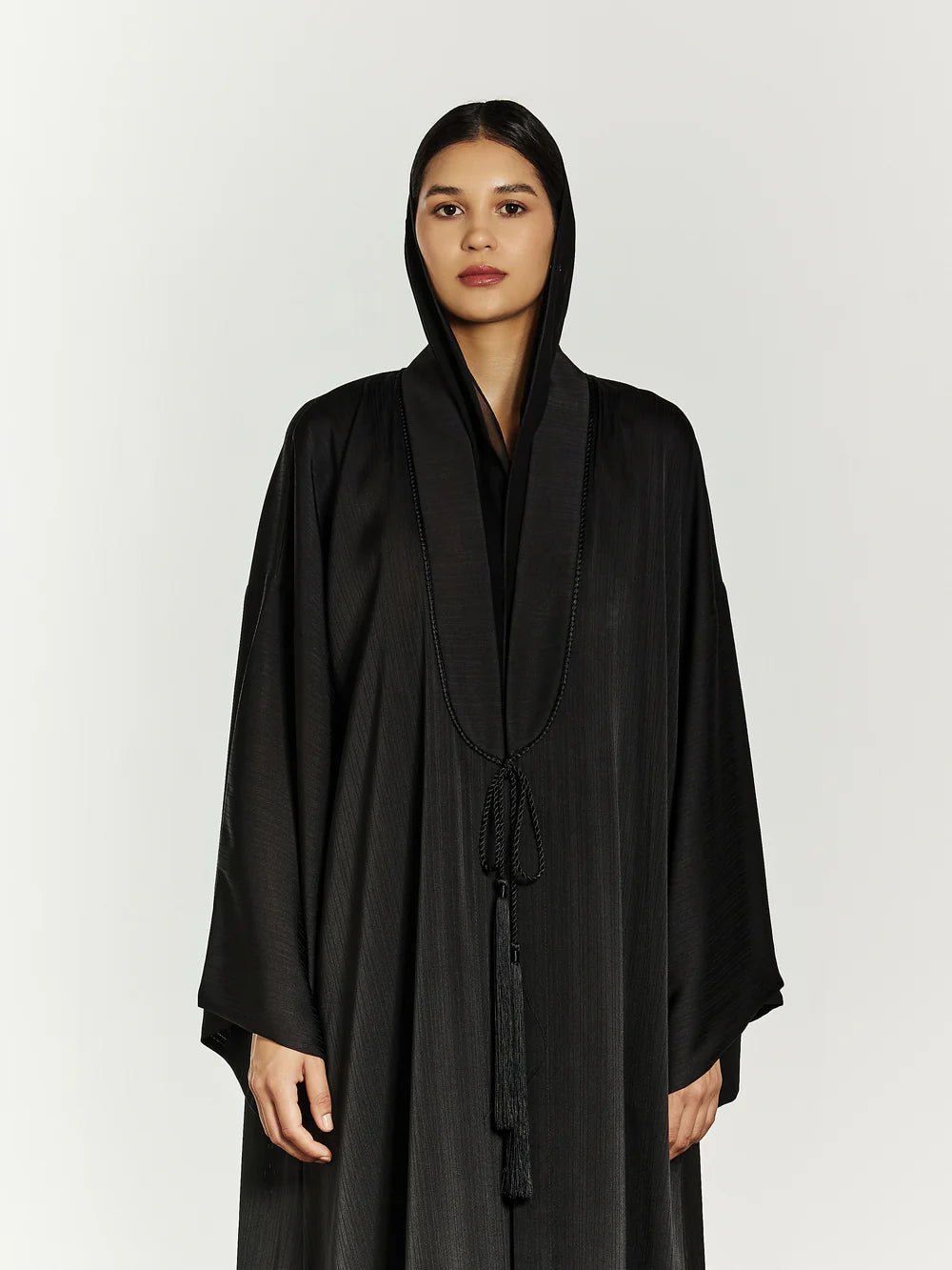 HAMADIS ICONIC - BK ABAYA - HAMADIS - MIRA Y MANO