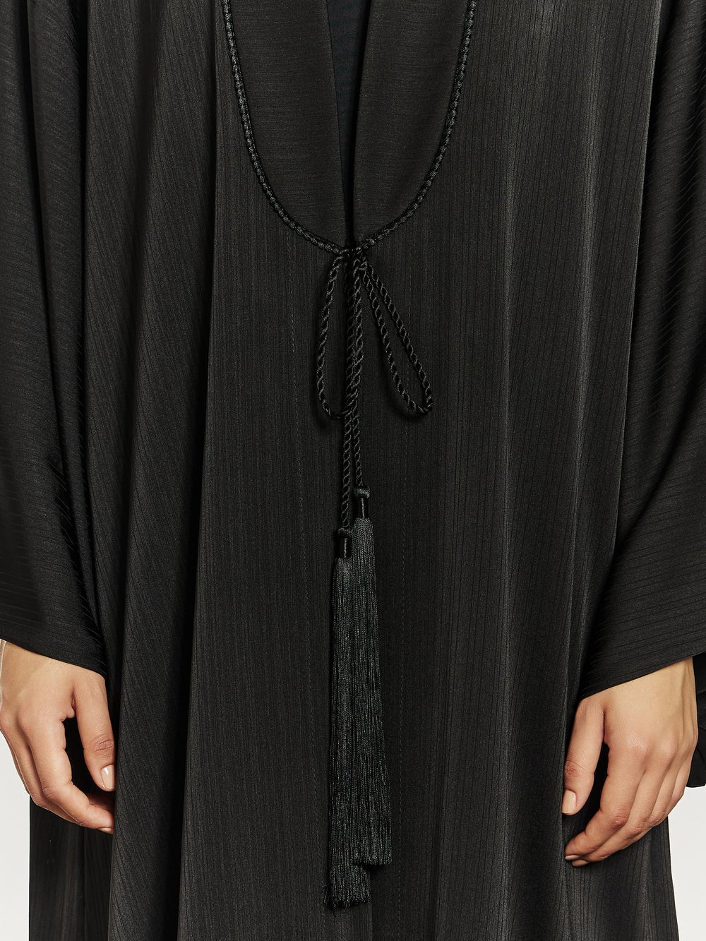 HAMADIS ICONIC - BK ABAYA - HAMADIS - MIRA Y MANO